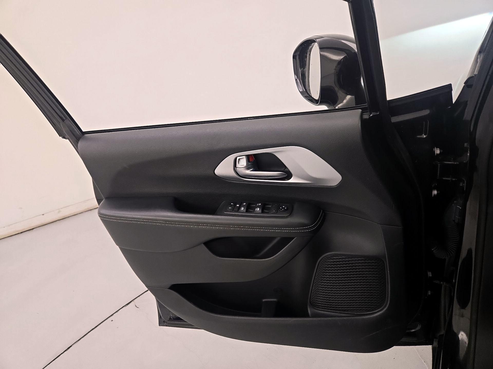 Thumbnail: 2021 Chrysler Pacifica - 12