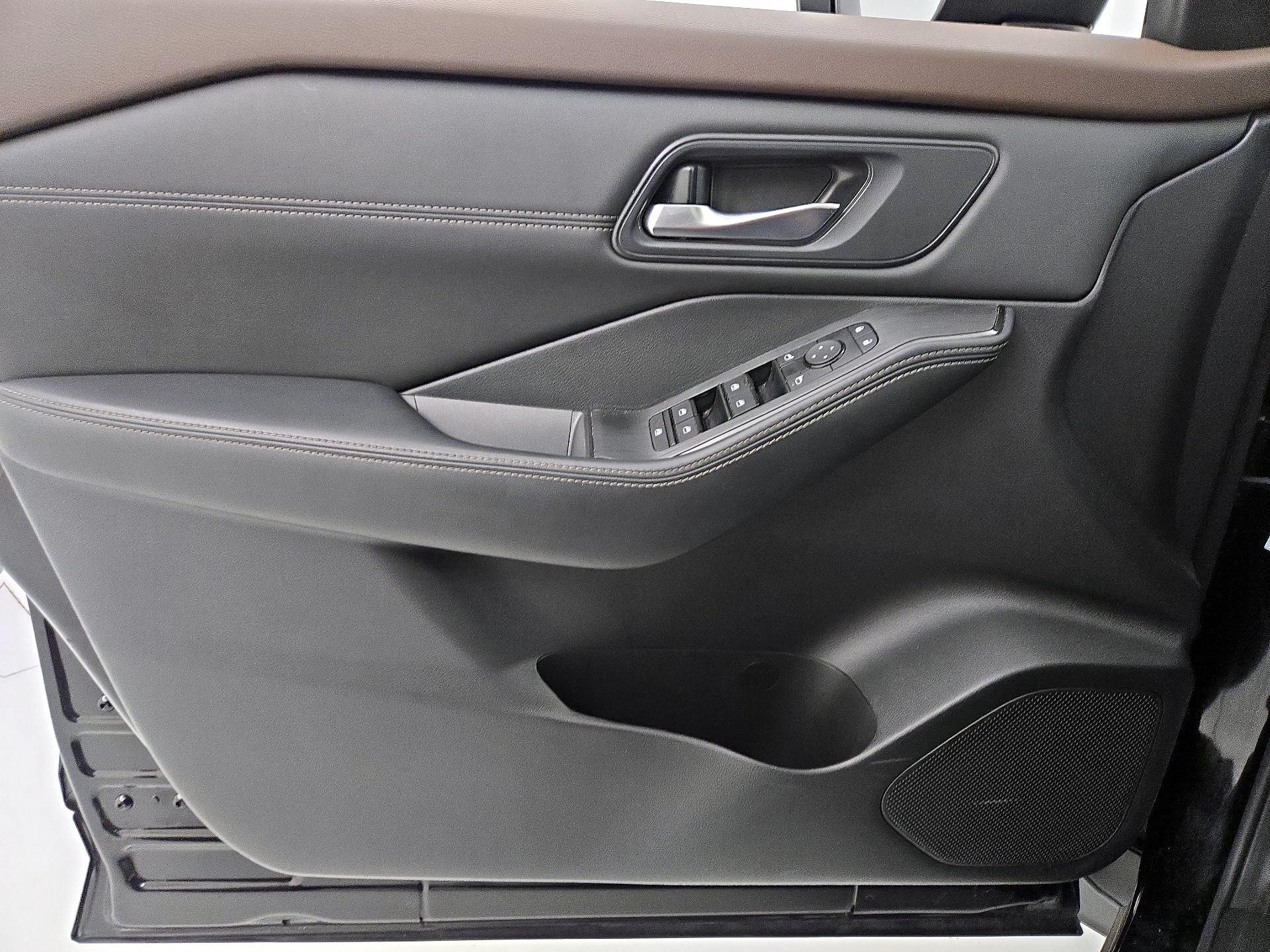 Thumbnail: 2023 Nissan Rogue - 12