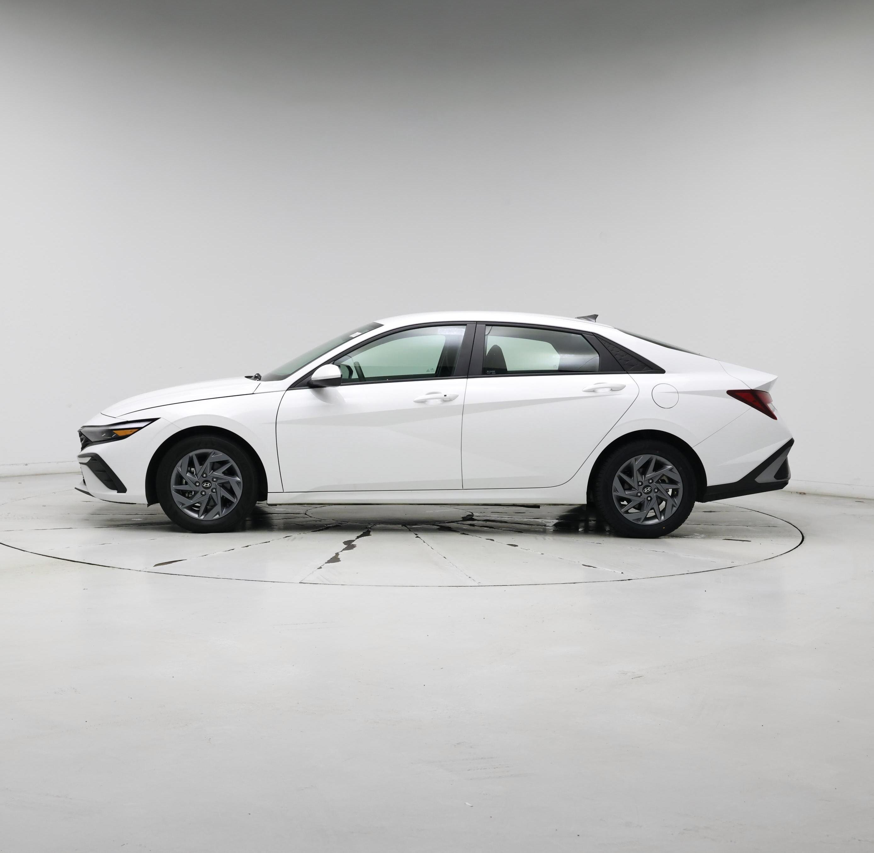 Thumbnail: 2024 Hyundai Elantra - 3