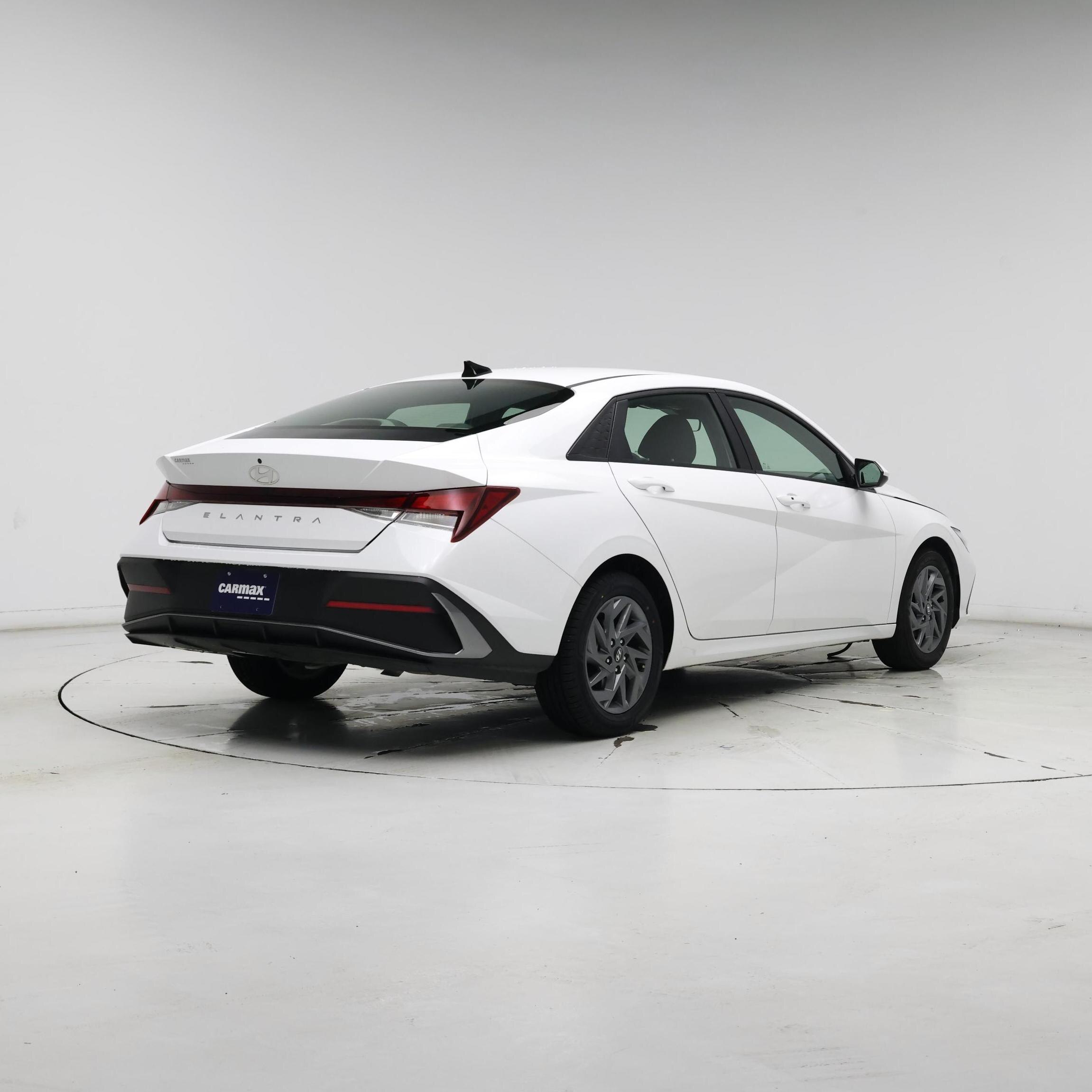 Thumbnail: 2024 Hyundai Elantra - 8