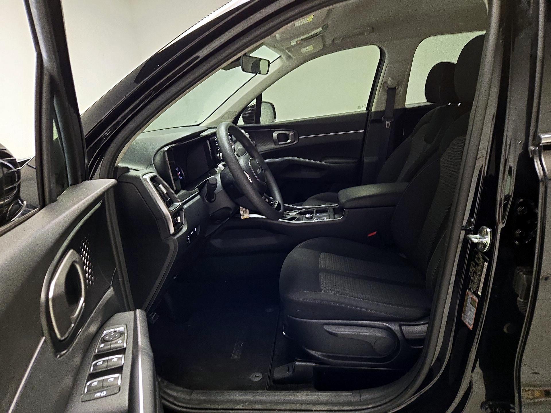 Thumbnail: 2023 Kia Sorento - 11