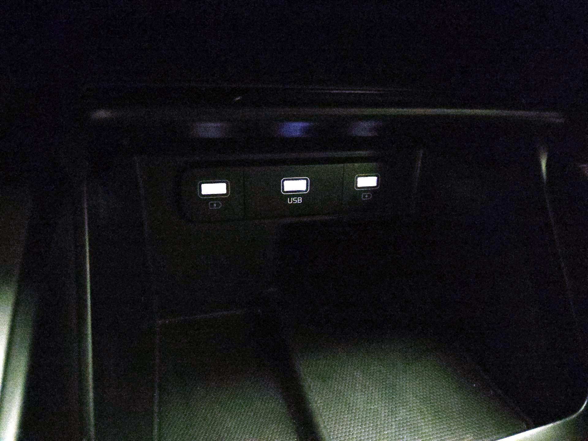 Thumbnail: 2023 Kia Sorento - 18