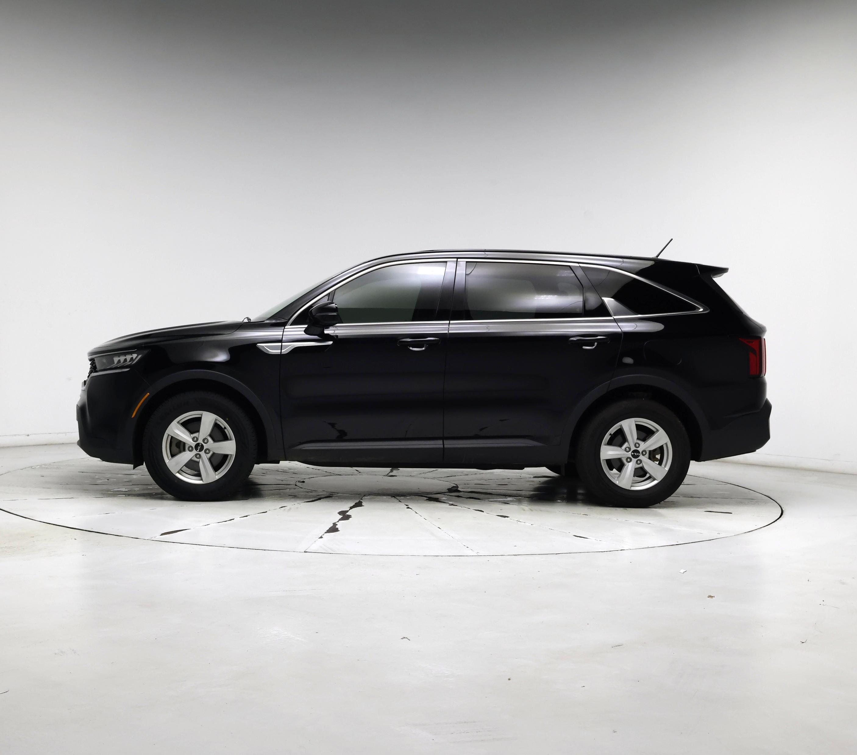 Thumbnail: 2023 Kia Sorento - 3