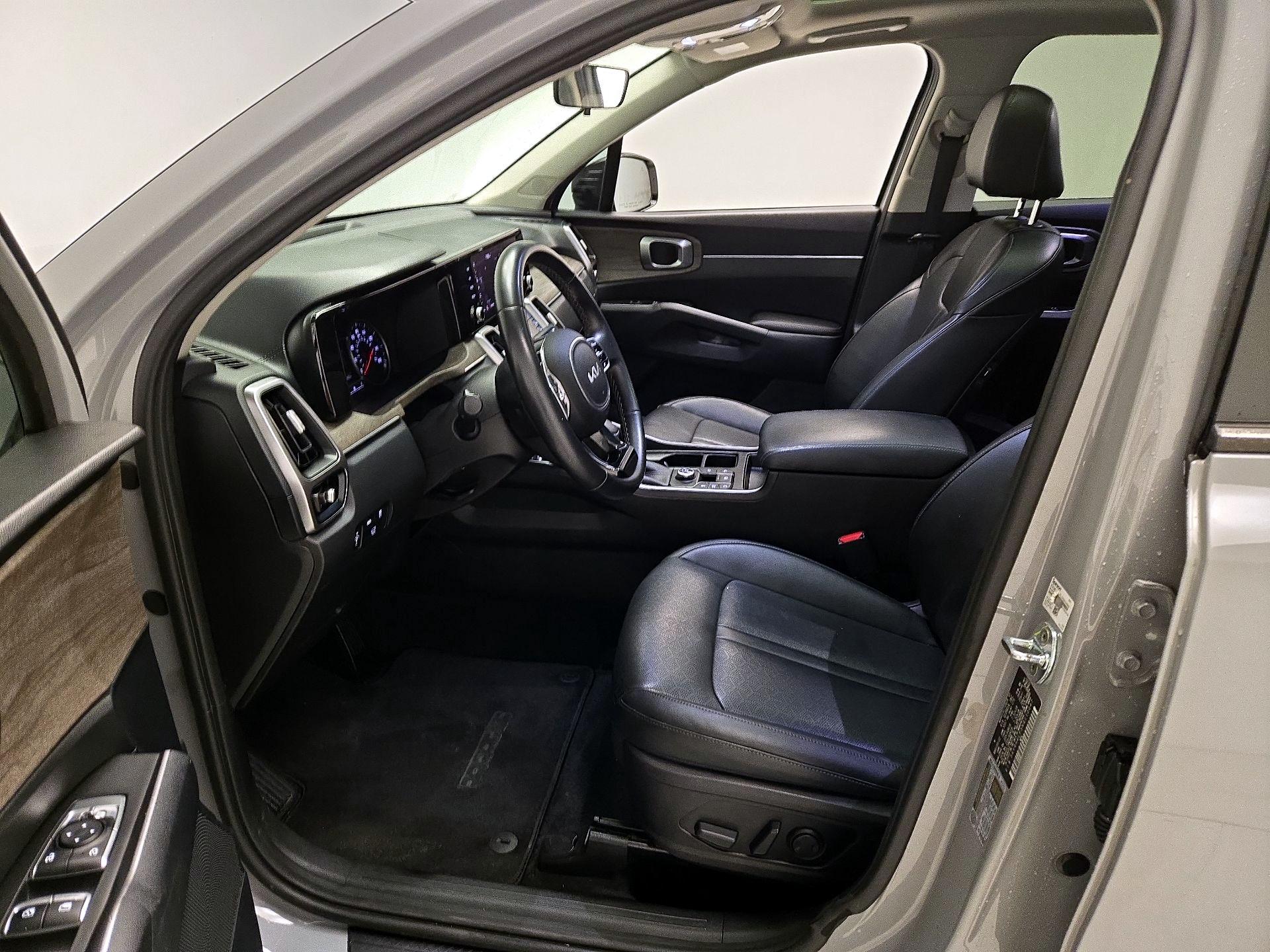 Thumbnail: 2022 Kia Sorento - 11