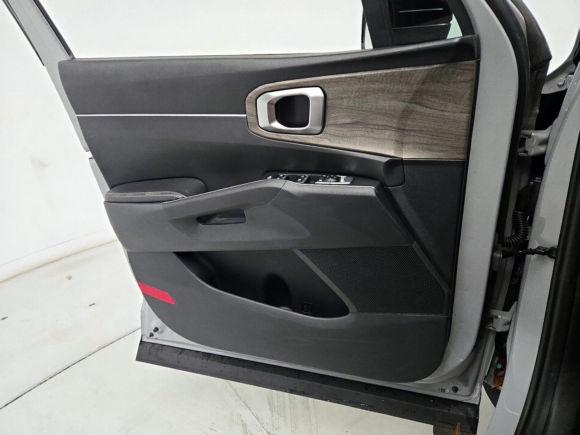 Thumbnail: 2022 Kia Sorento - 12