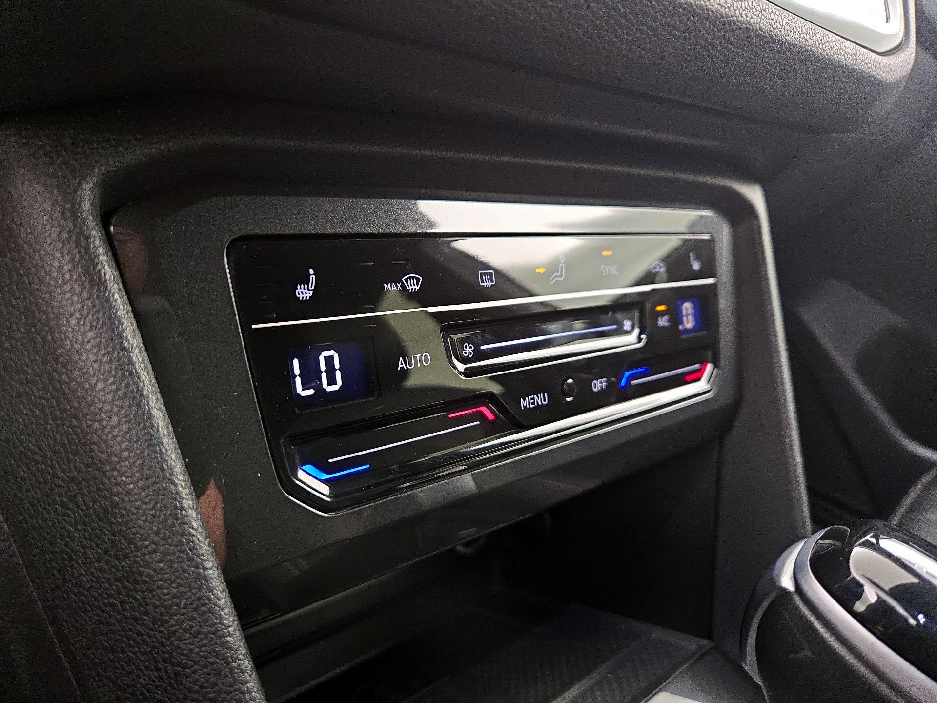 Thumbnail: 2024 Volkswagen Tiguan - 15