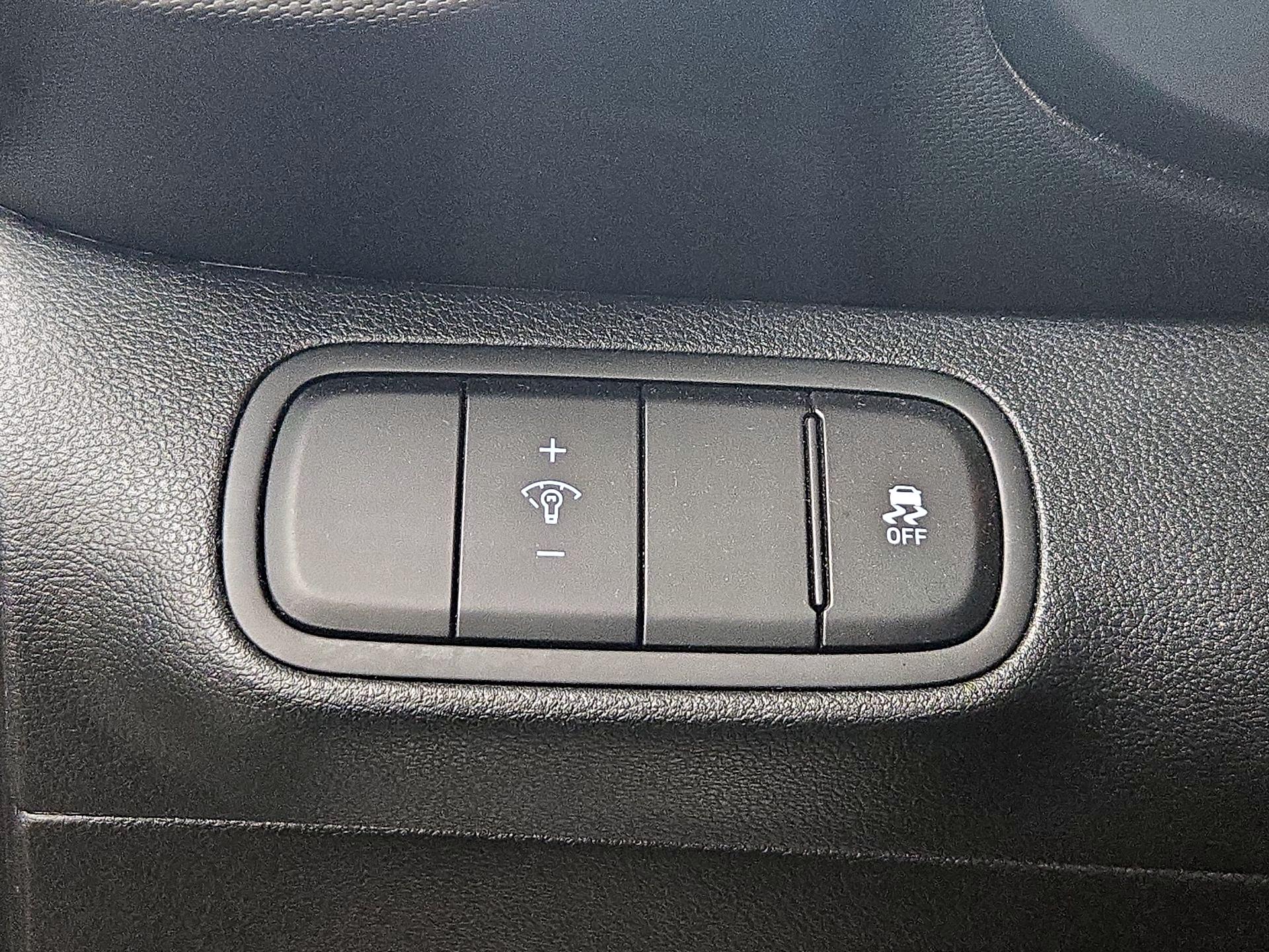 Thumbnail: 2023 Hyundai Venue - 13