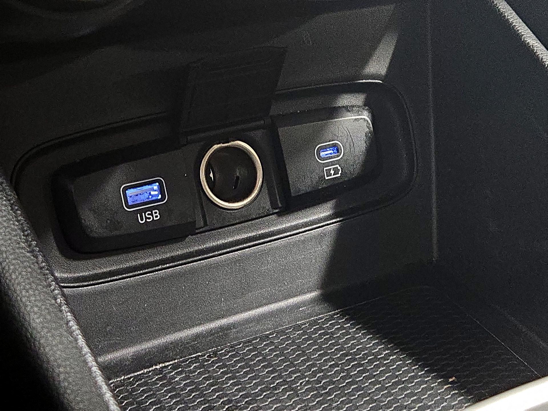 Thumbnail: 2023 Hyundai Venue - 18