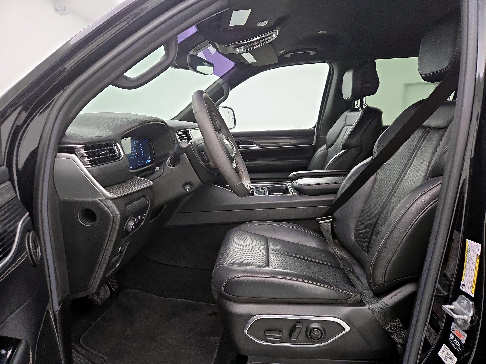 Thumbnail: 2022 Jeep Wagoneer - 11