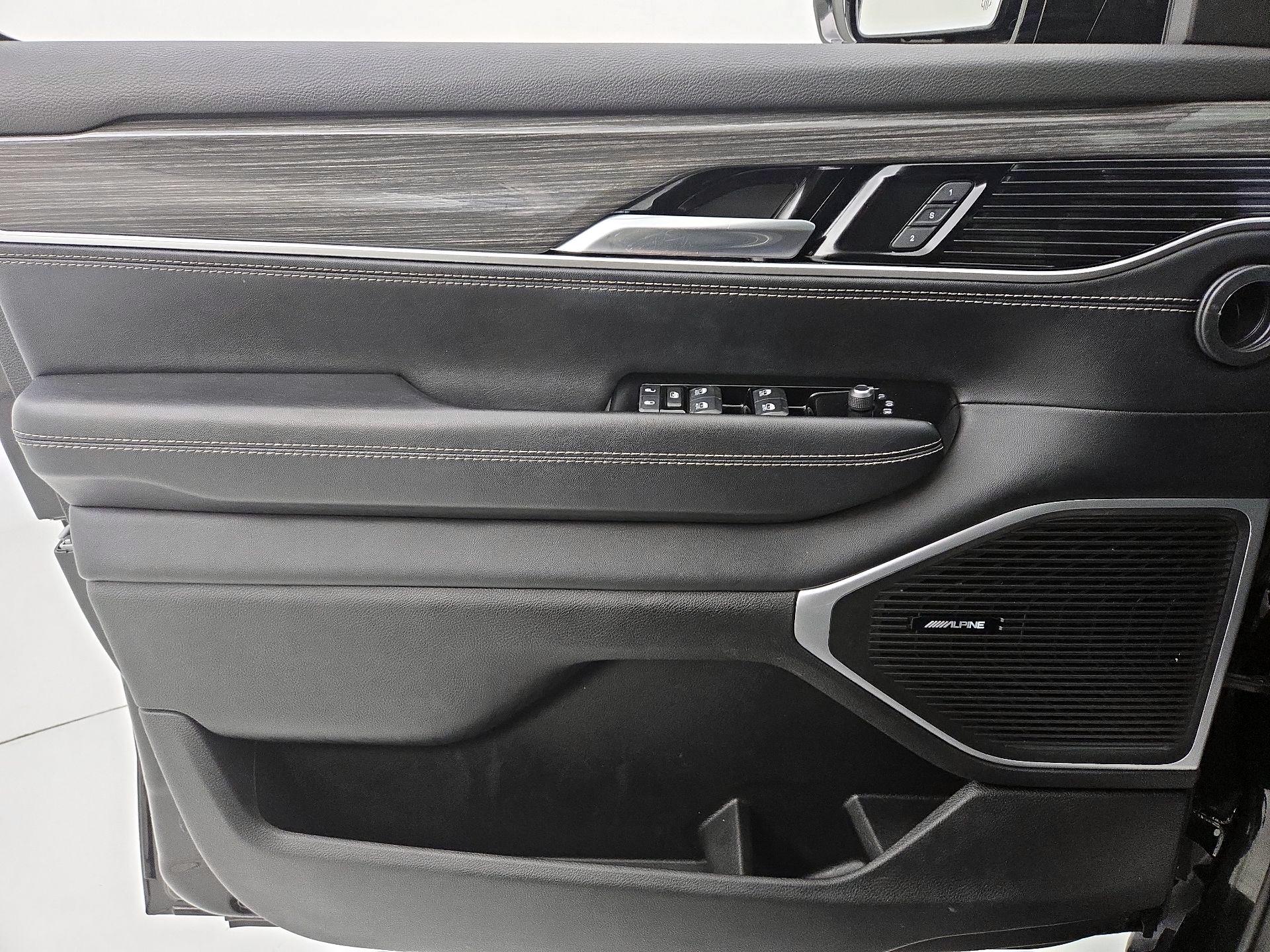 Thumbnail: 2022 Jeep Wagoneer - 12