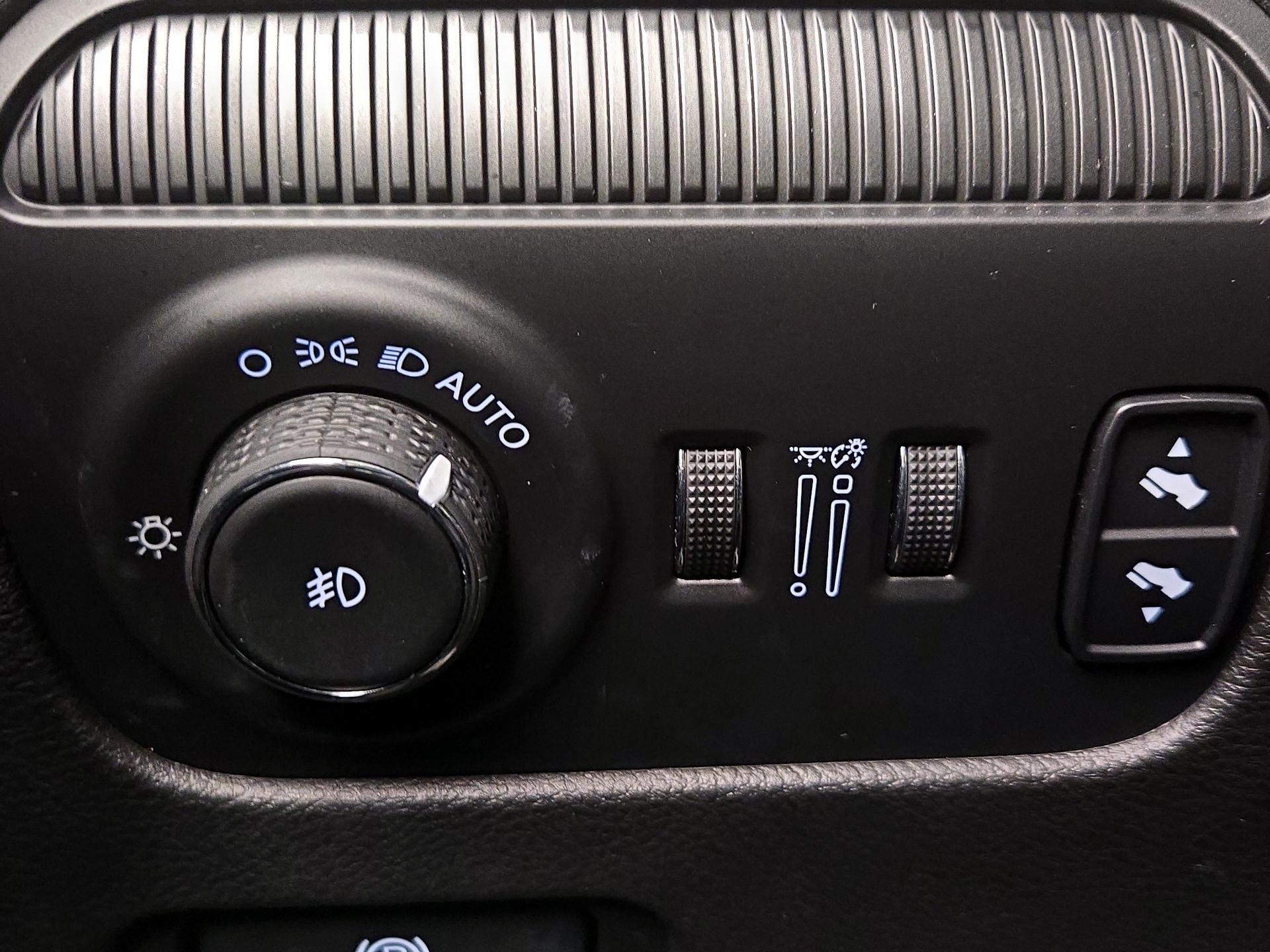 Thumbnail: 2022 Jeep Wagoneer - 13