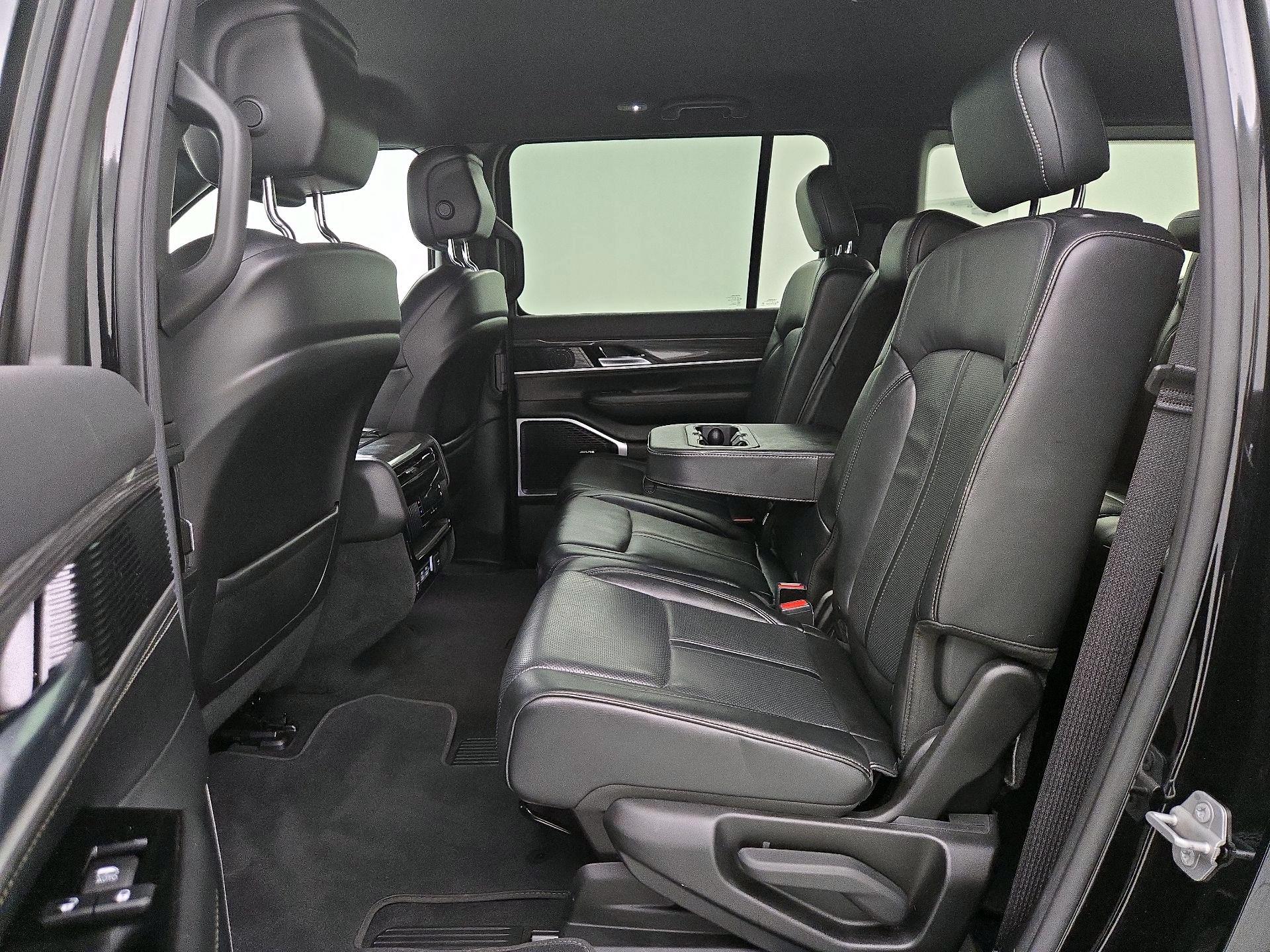 Thumbnail: 2022 Jeep Wagoneer - 20