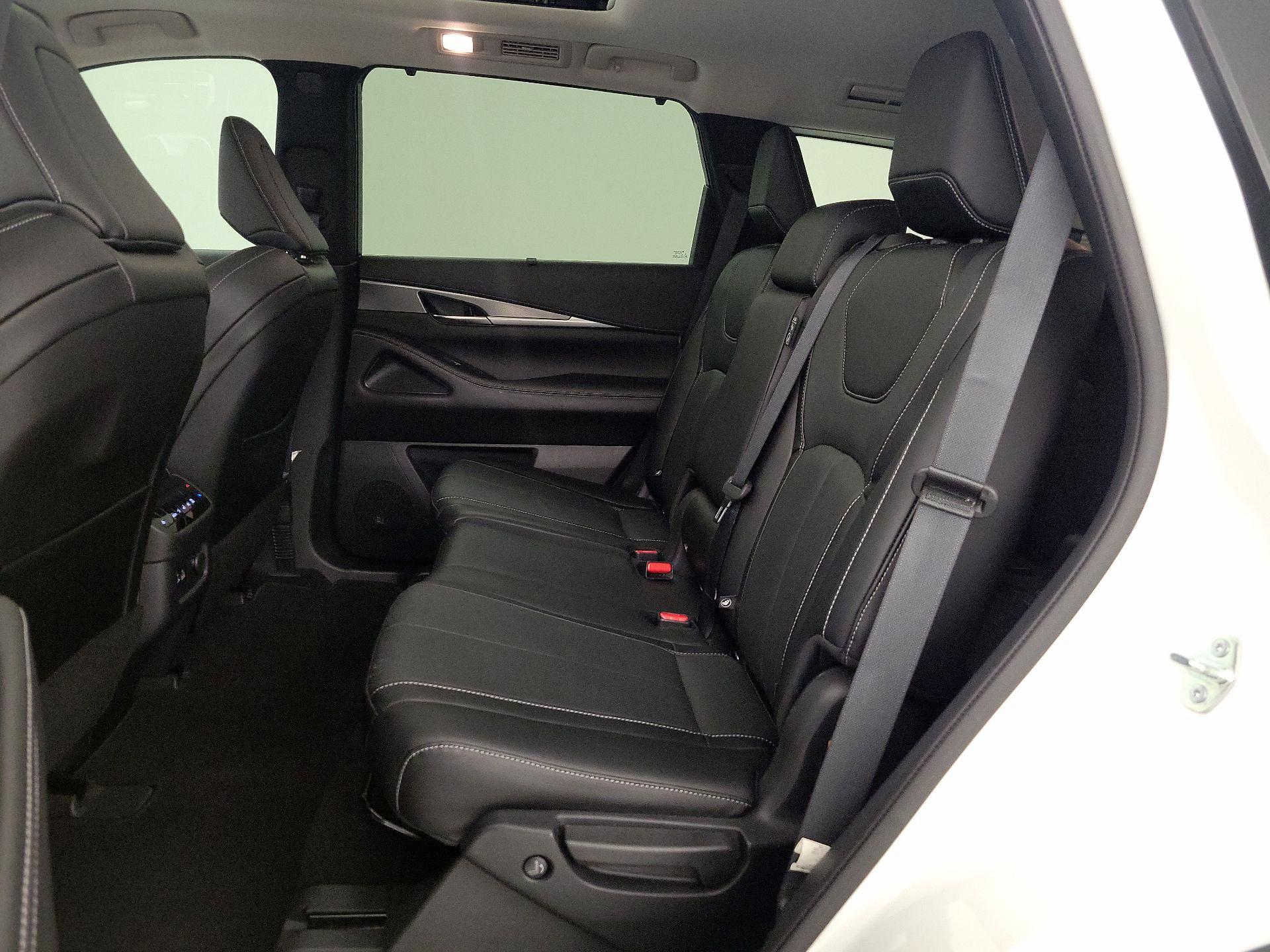 Thumbnail: 2023 INFINITI QX60 - 20