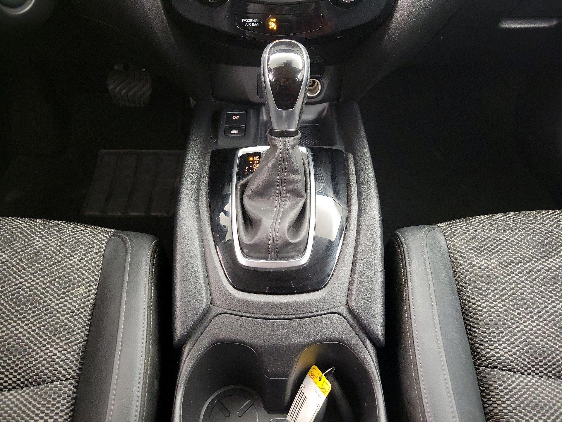 Thumbnail: 2022 Nissan Rogue Sport - 17