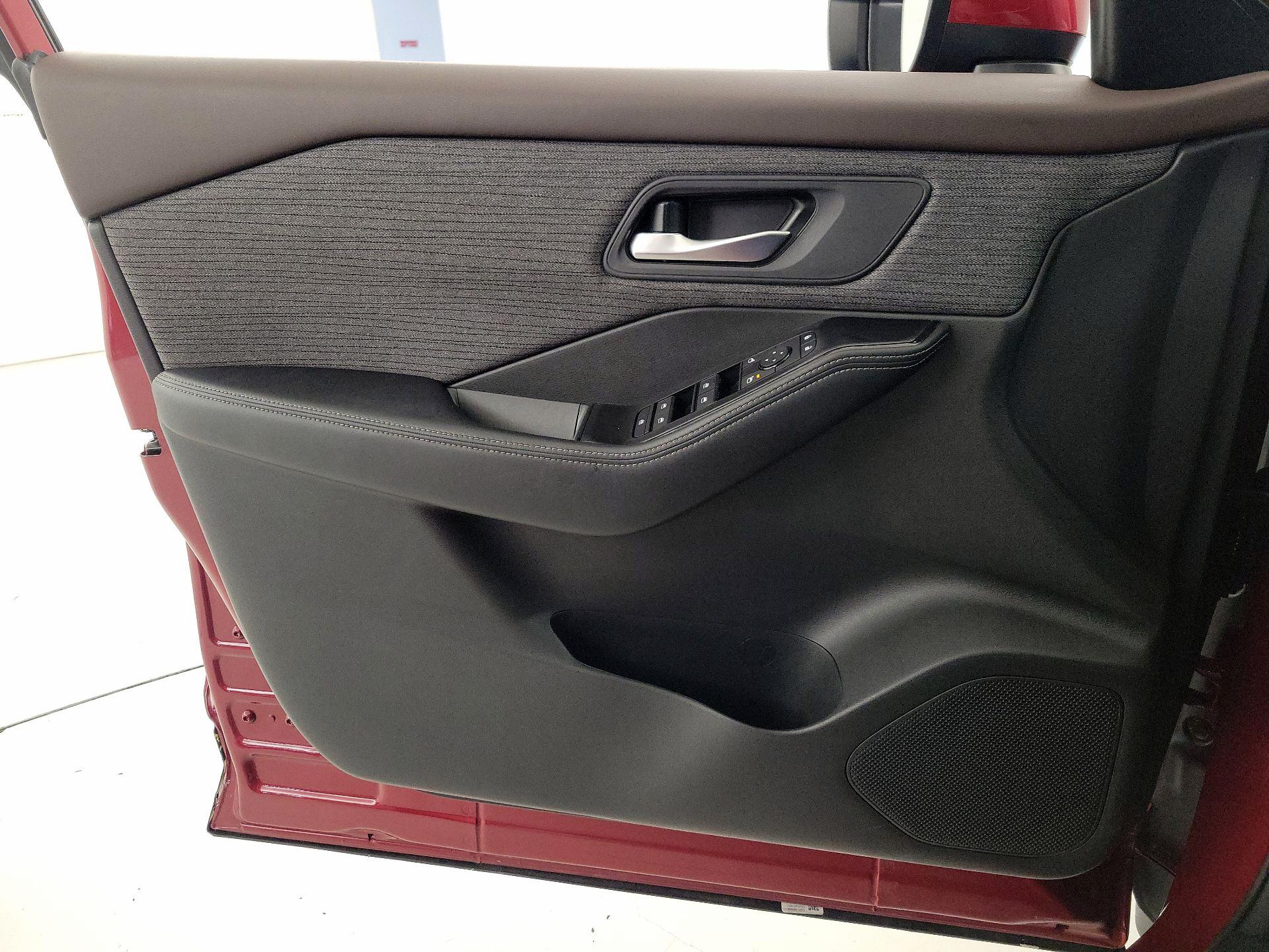 Thumbnail: 2023 Nissan Rogue - 12