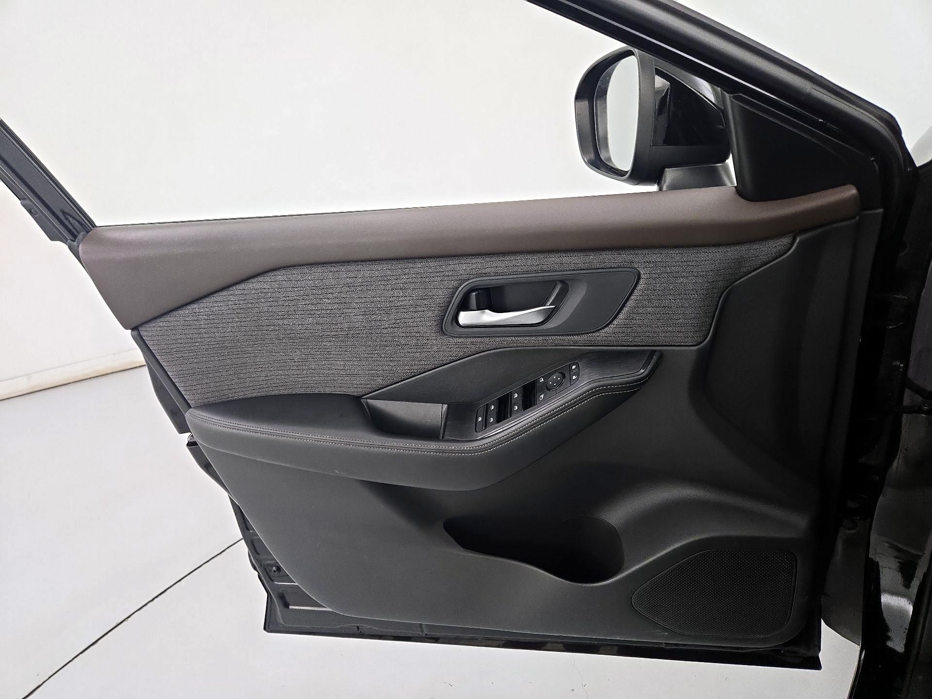 Thumbnail: 2022 Nissan Rogue - 12