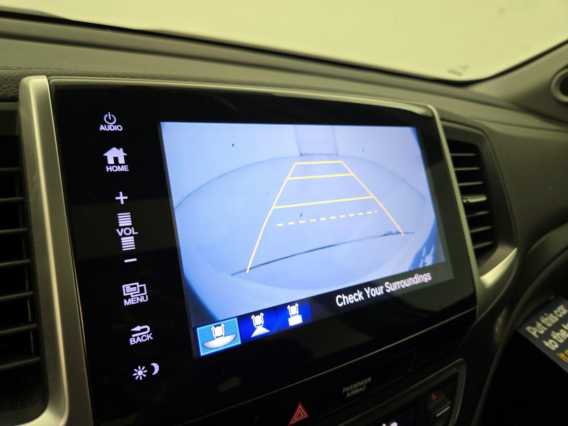 Thumbnail: 2017 Honda Pilot - 14