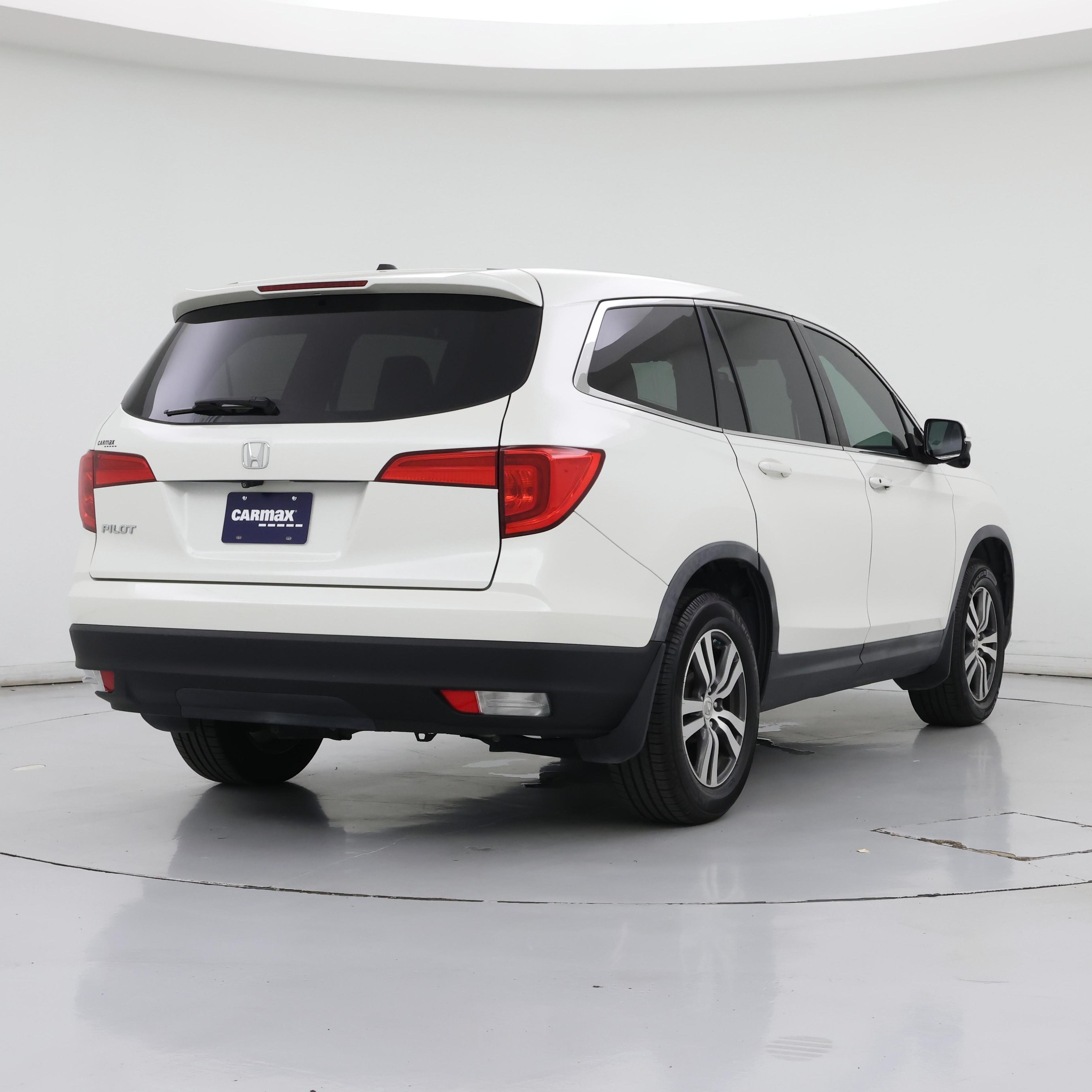 Thumbnail: 2017 Honda Pilot - 8