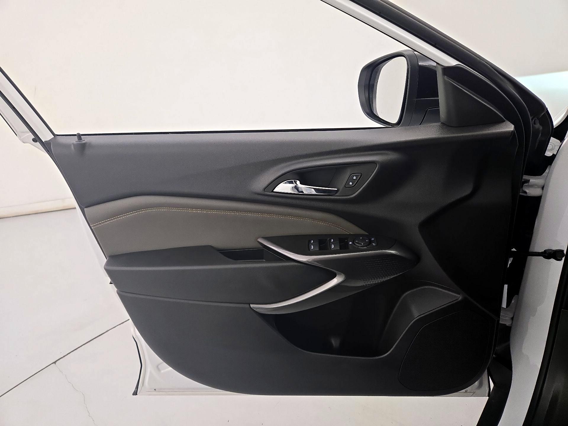 Thumbnail: 2025 Chevrolet Trax - 12