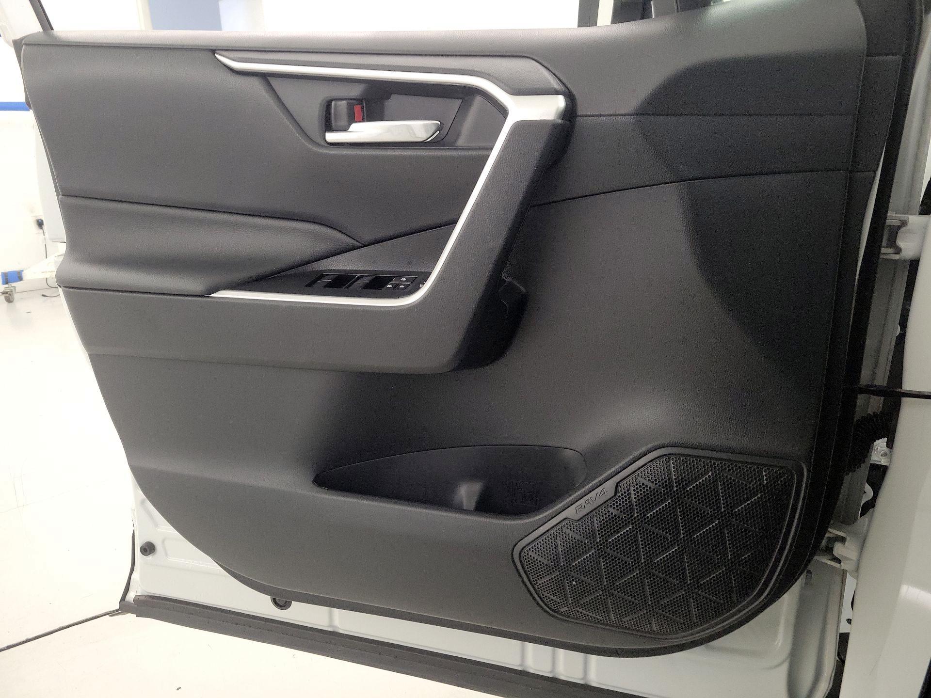 Thumbnail: 2021 Toyota RAV4 - 12