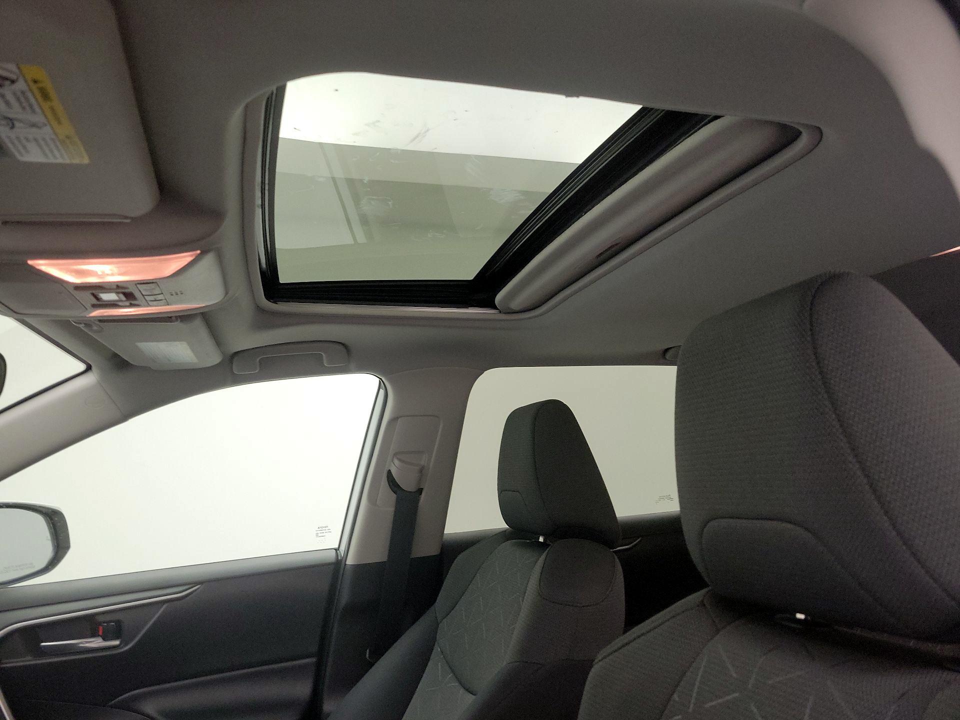 Thumbnail: 2021 Toyota RAV4 - 18