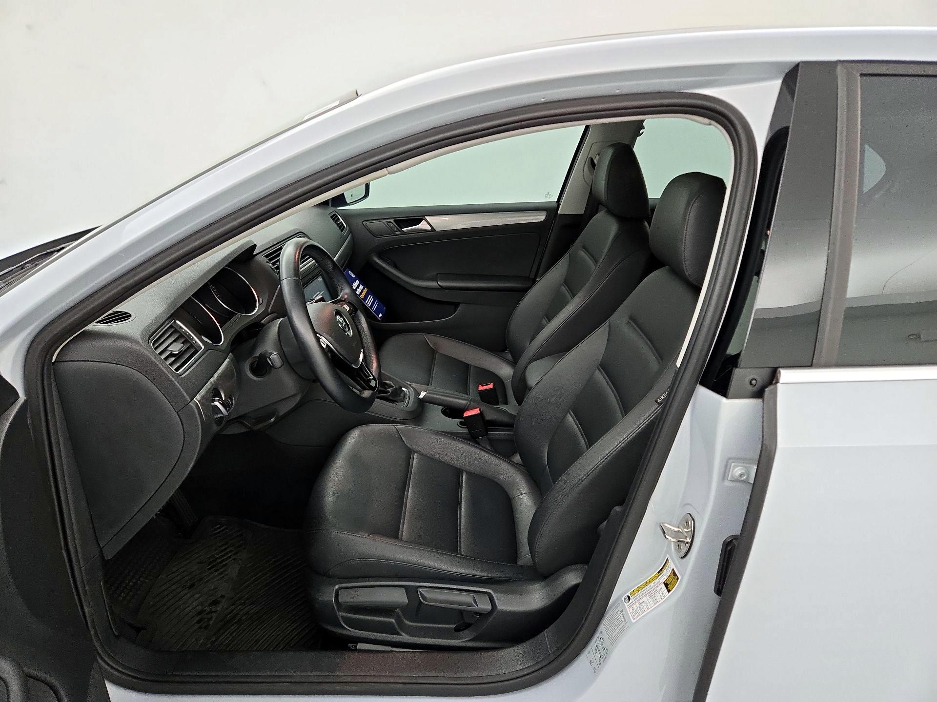 Thumbnail: 2017 Volkswagen Jetta - 11