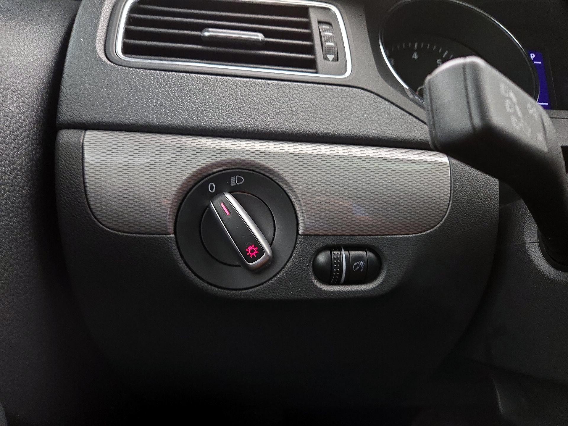 Thumbnail: 2017 Volkswagen Jetta - 13