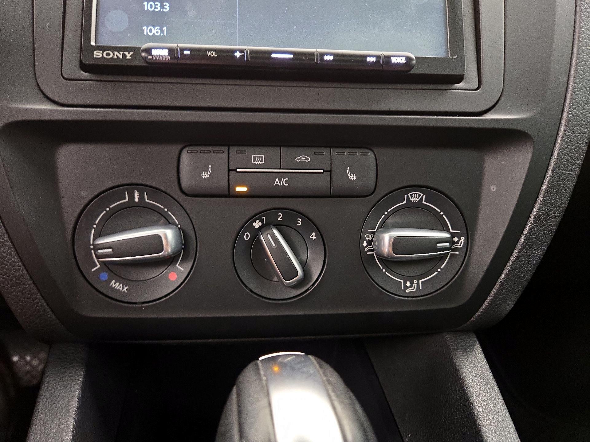 Thumbnail: 2017 Volkswagen Jetta - 16