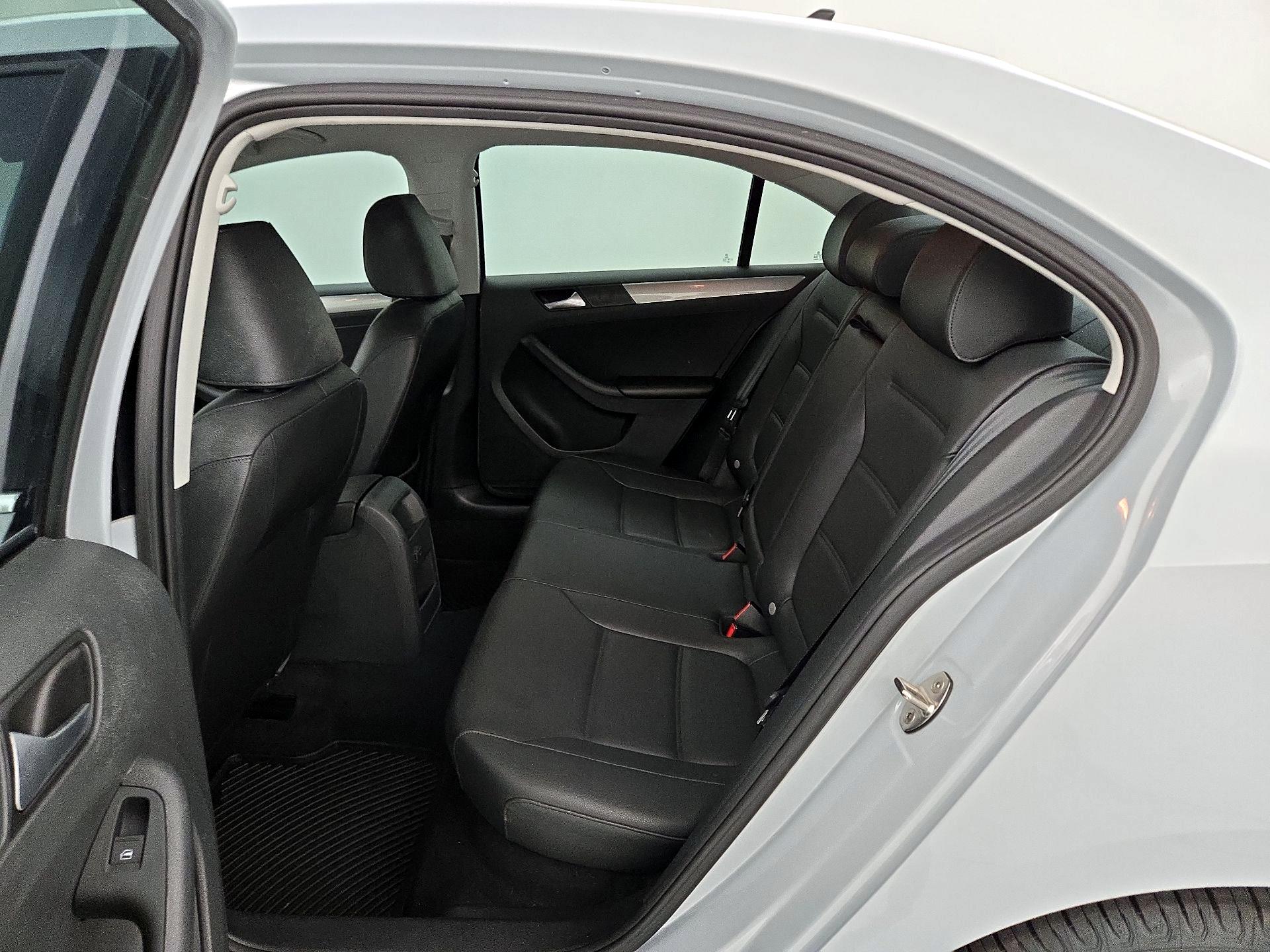 Thumbnail: 2017 Volkswagen Jetta - 20