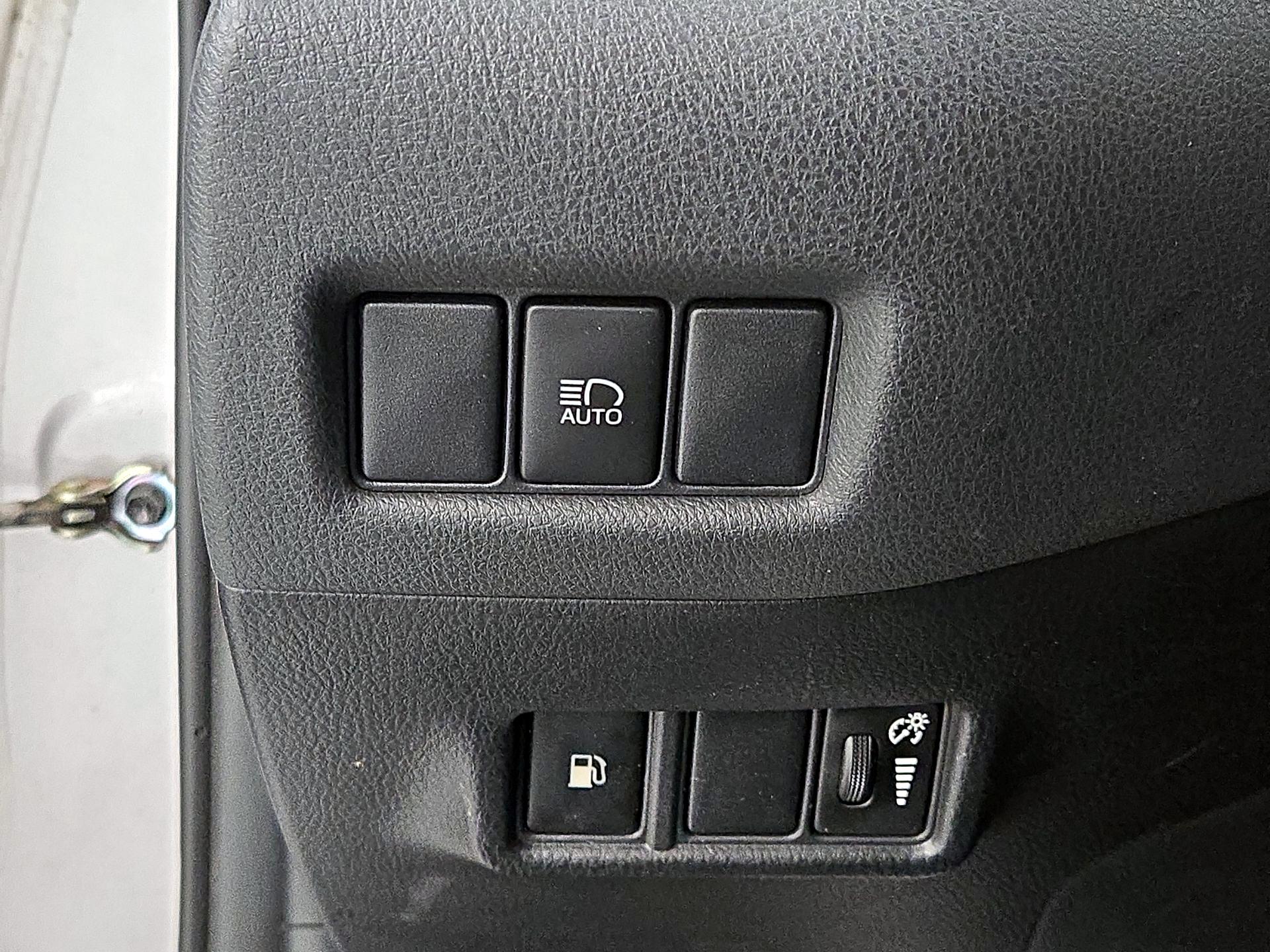 Thumbnail: 2018 Toyota C-HR - 13