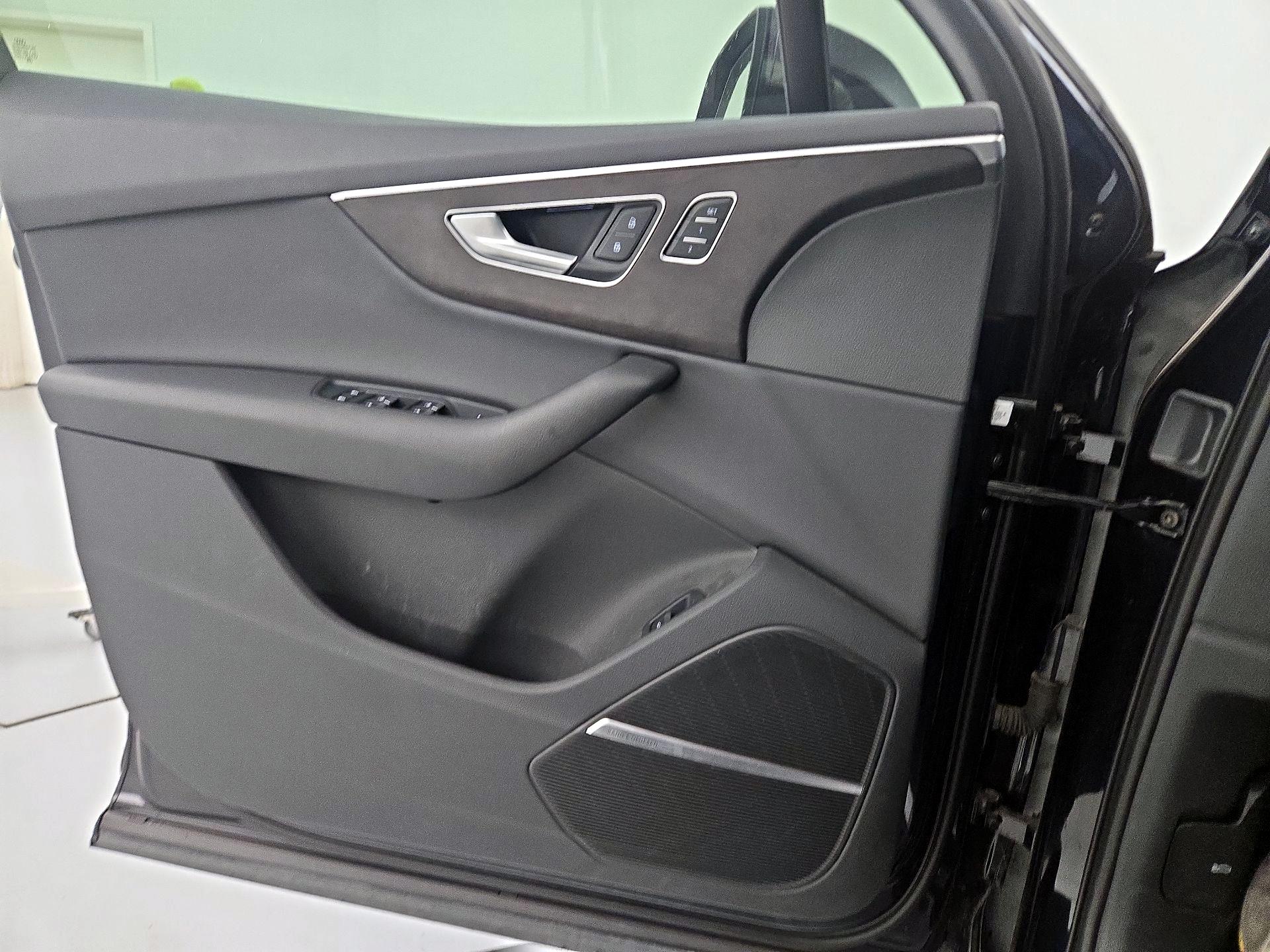 Thumbnail: 2021 Audi Q7 - 12