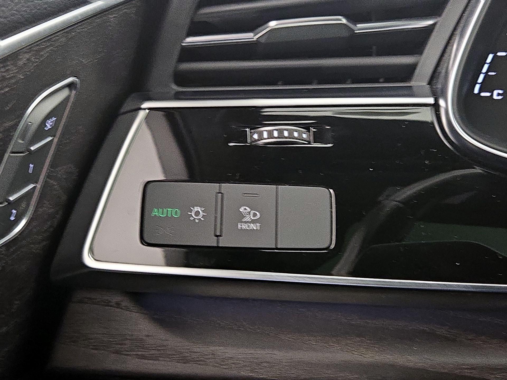 Thumbnail: 2021 Audi Q7 - 13