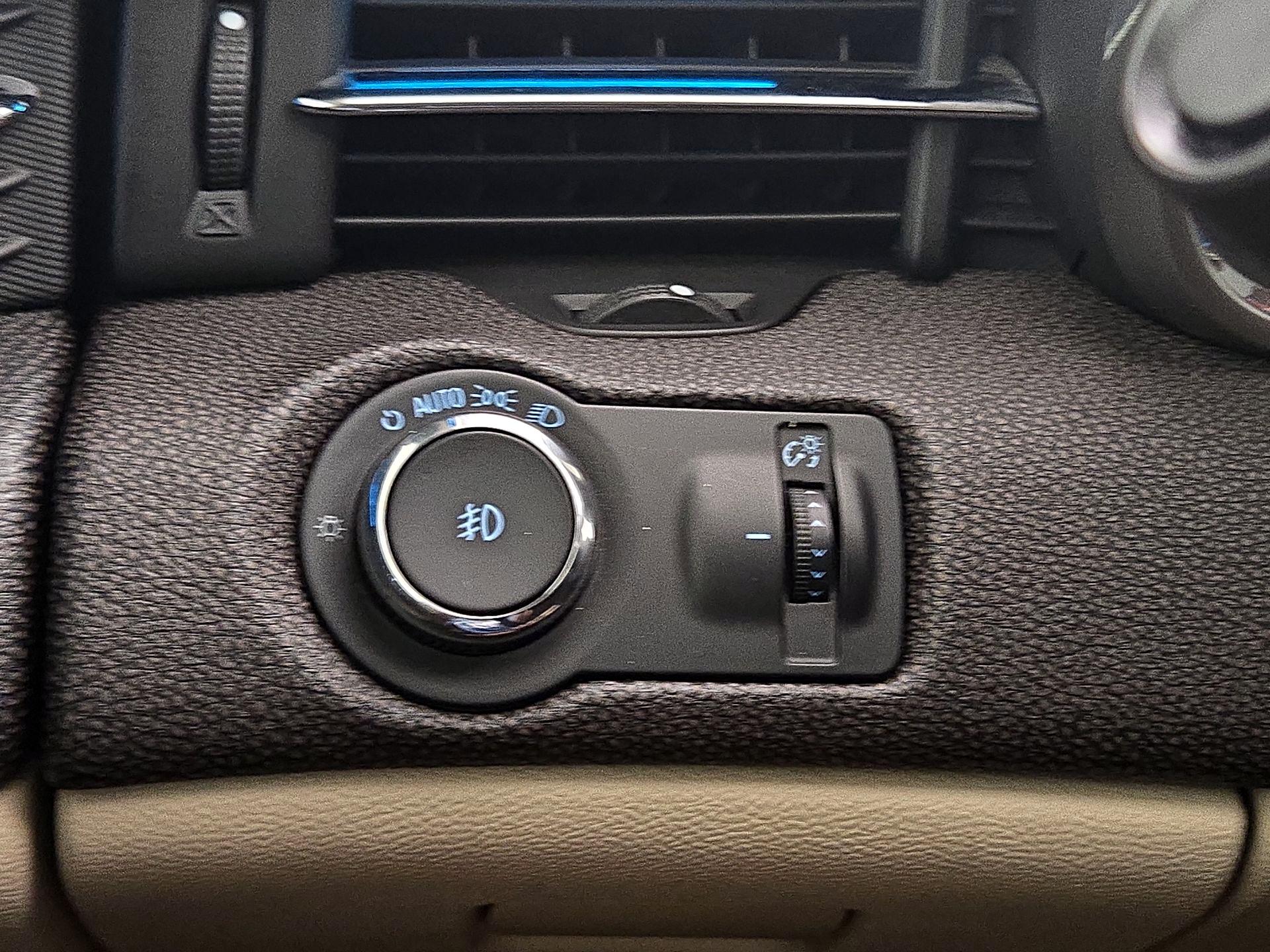 Thumbnail: 2015 Chevrolet Malibu - 14