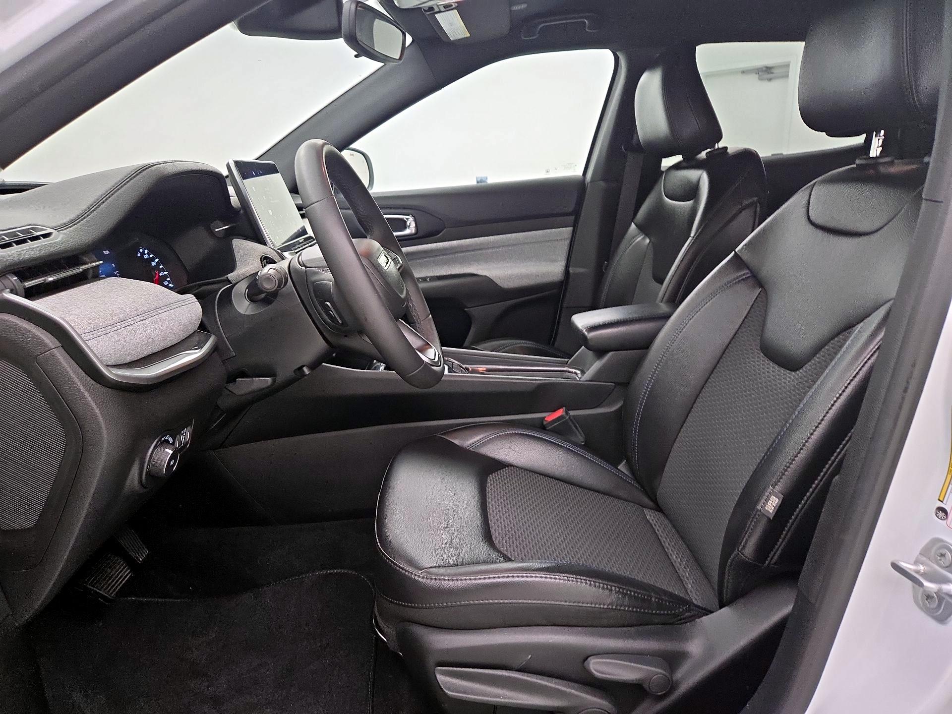 Thumbnail: 2023 Jeep Compass - 11