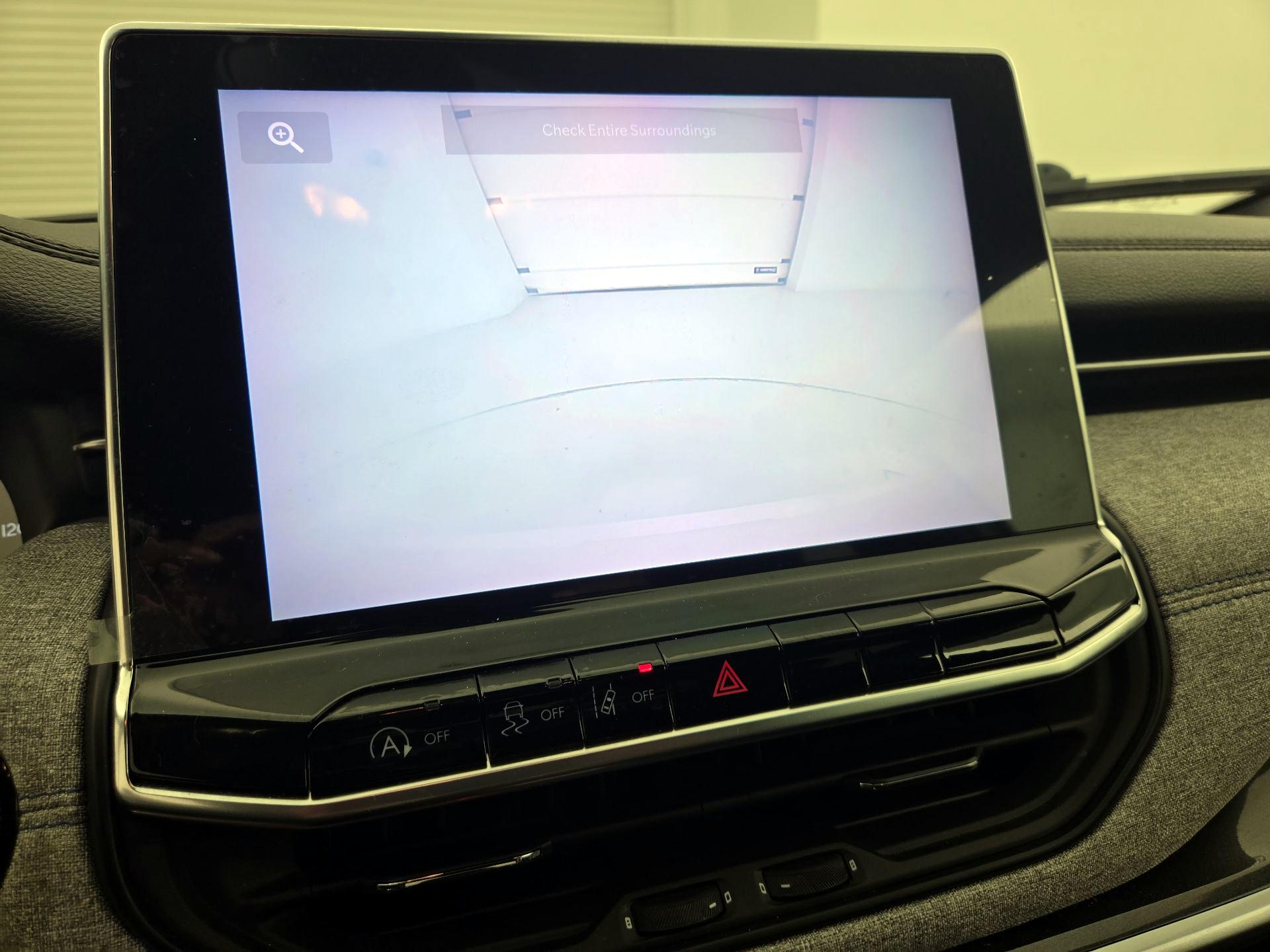 Thumbnail: 2023 Jeep Compass - 14