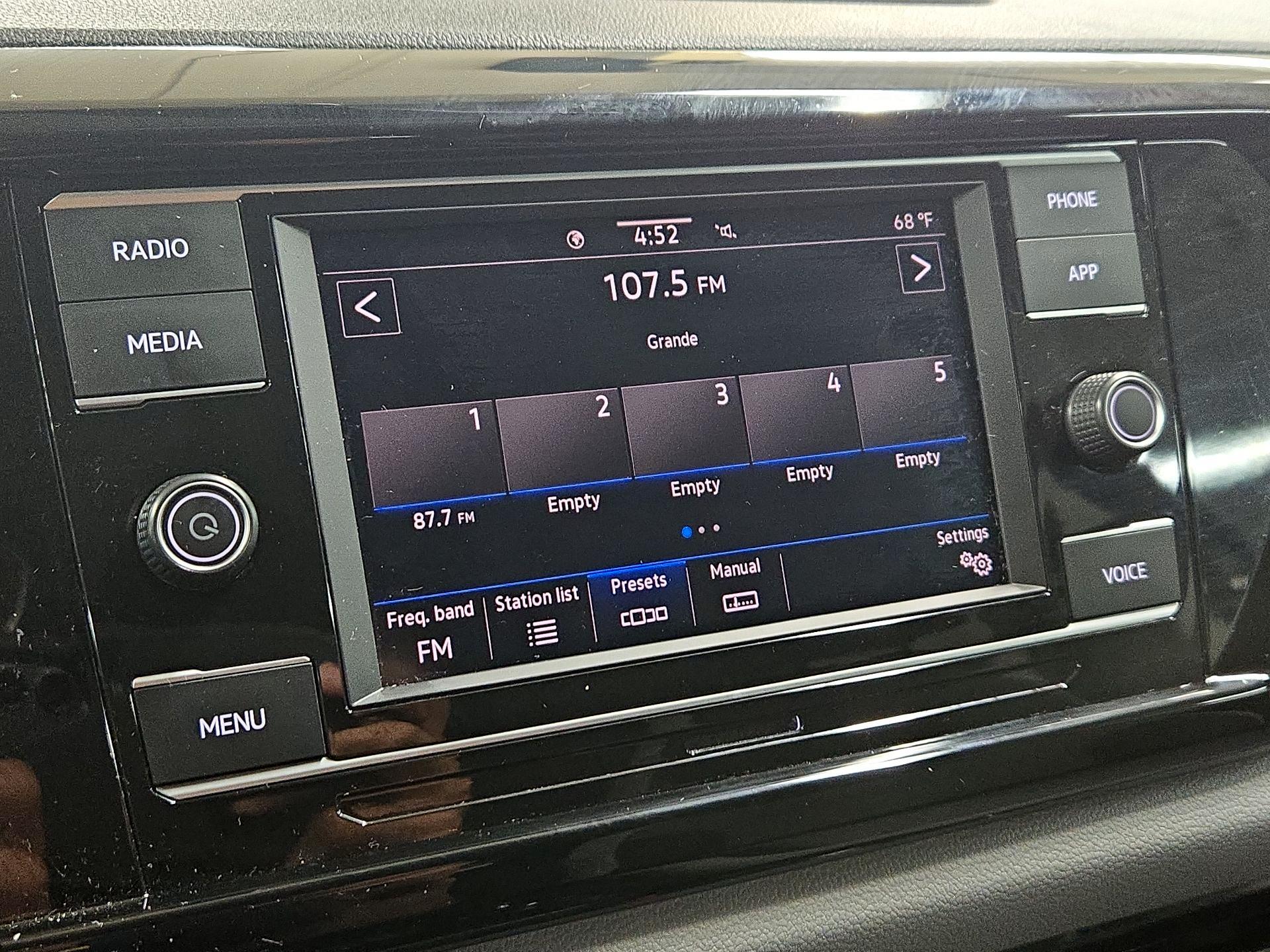 Thumbnail: 2022 Volkswagen Taos - 15