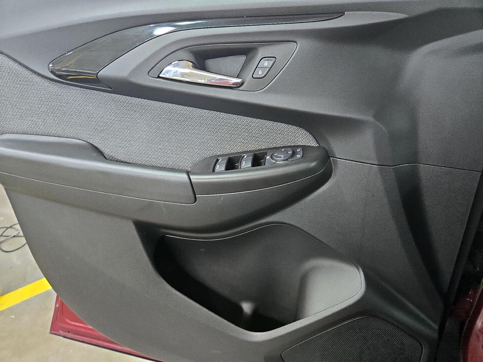 Thumbnail: 2023 Chevrolet TrailBlazer - 12