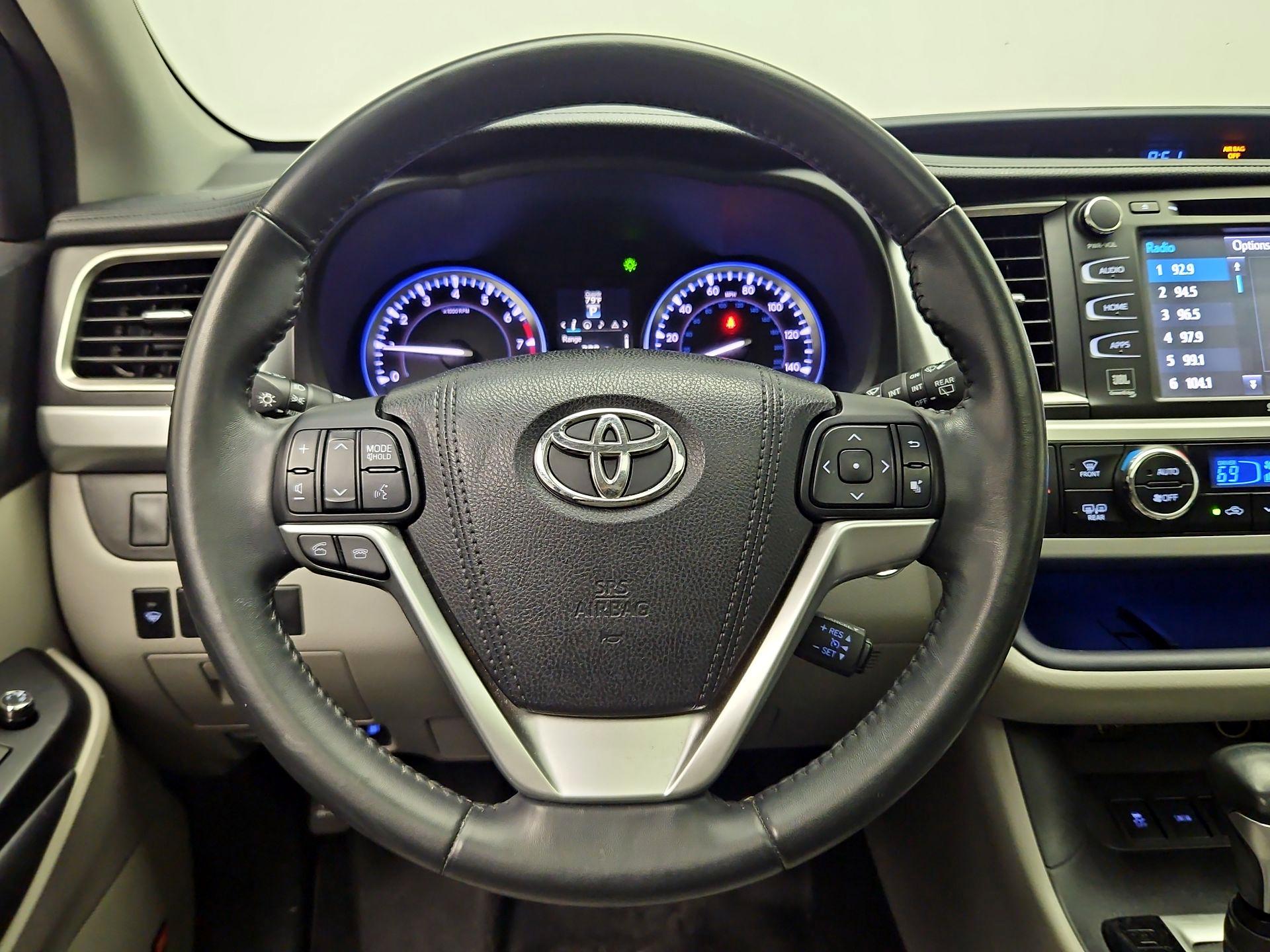 Thumbnail: 2016 Toyota Highlander - 10