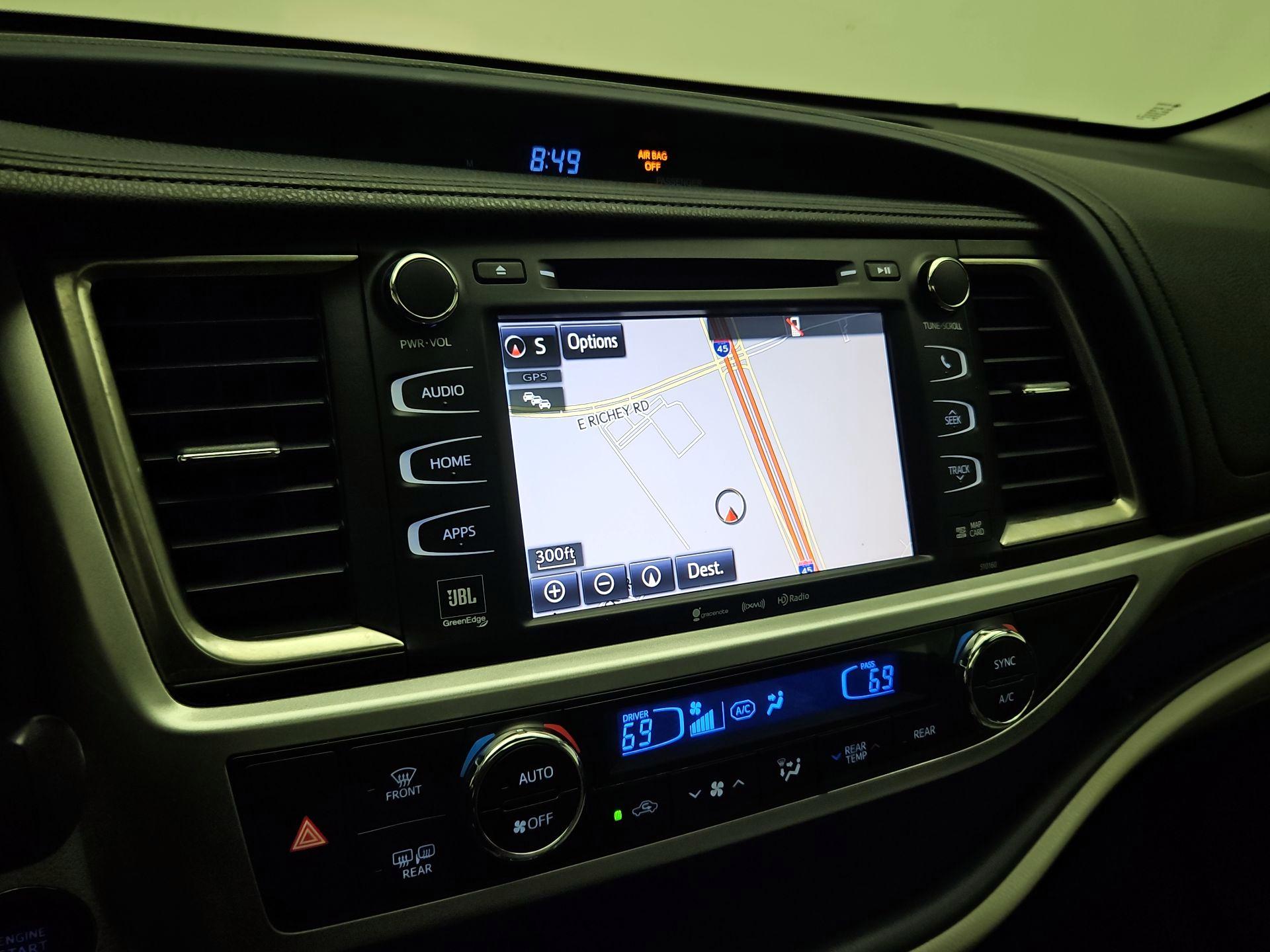 Thumbnail: 2016 Toyota Highlander - 14