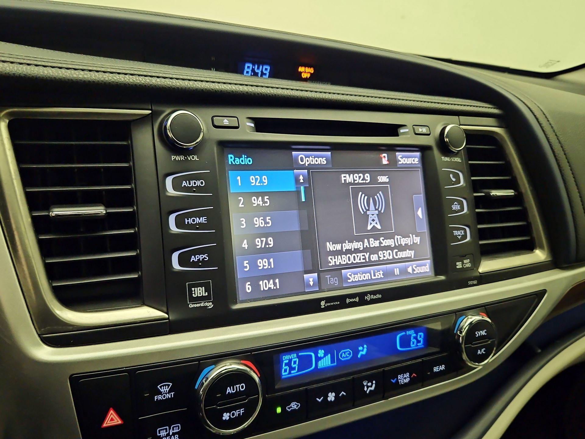 Thumbnail: 2016 Toyota Highlander - 16