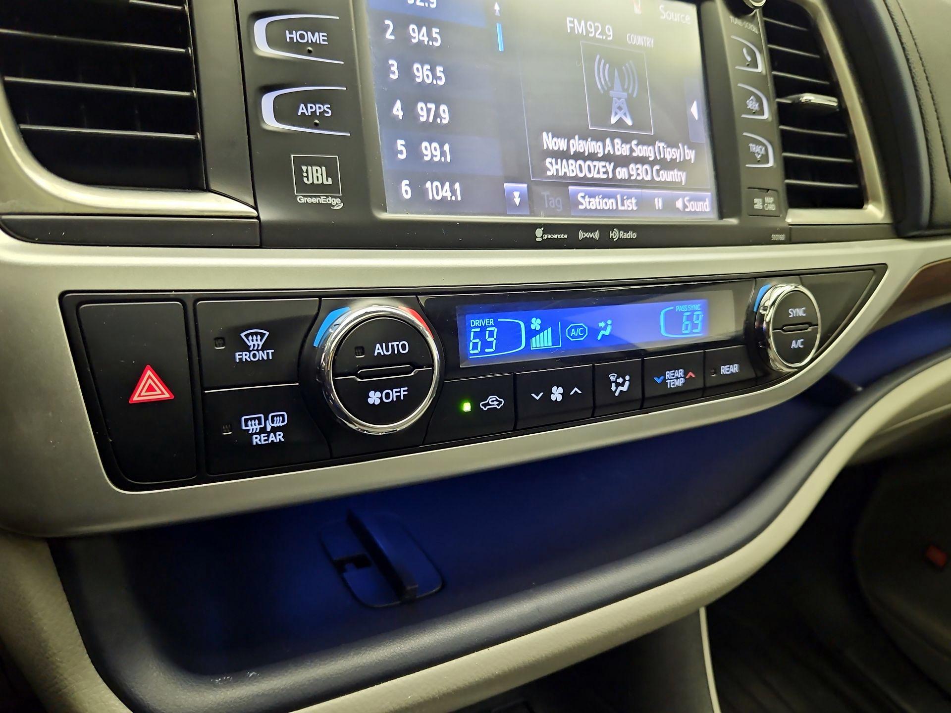 Thumbnail: 2016 Toyota Highlander - 17