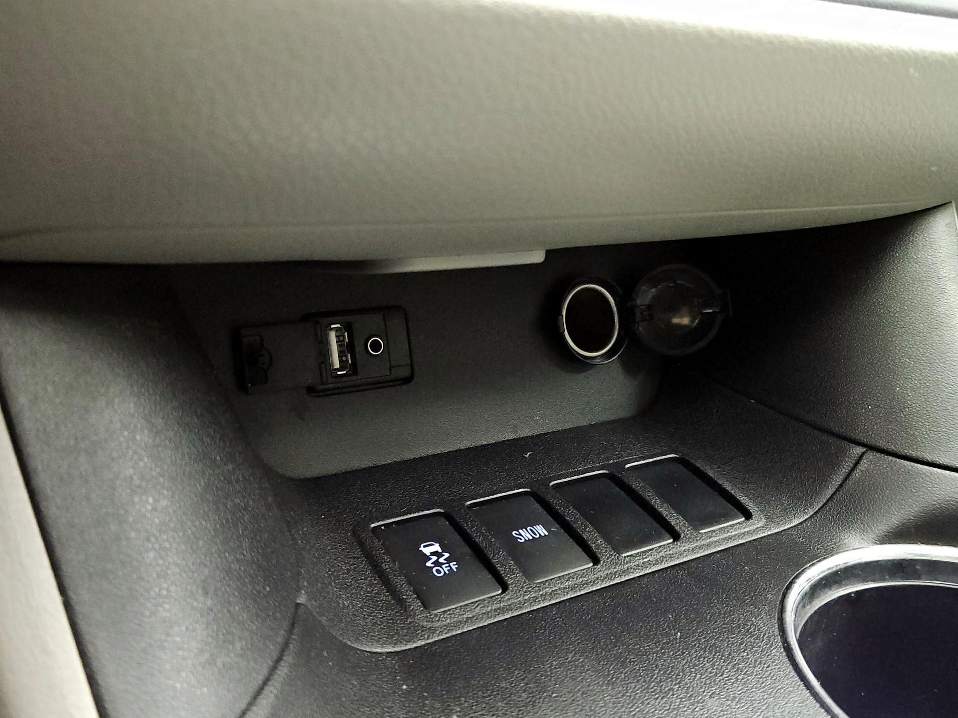 Thumbnail: 2016 Toyota Highlander - 19