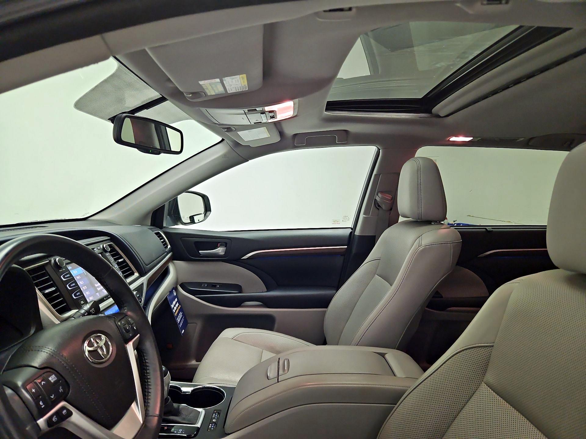 Thumbnail: 2016 Toyota Highlander - 20