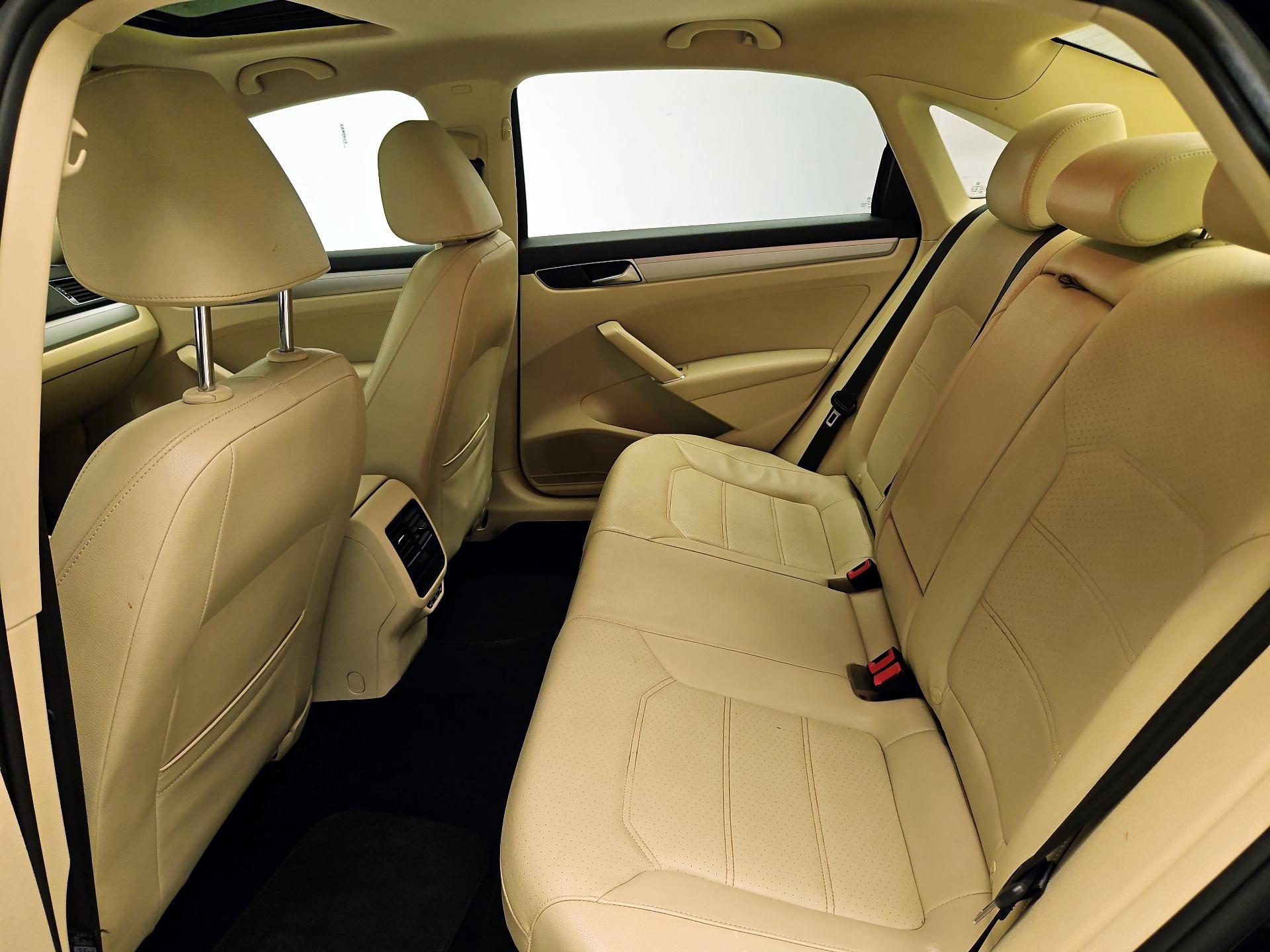 Thumbnail: 2019 Volkswagen Passat - 20