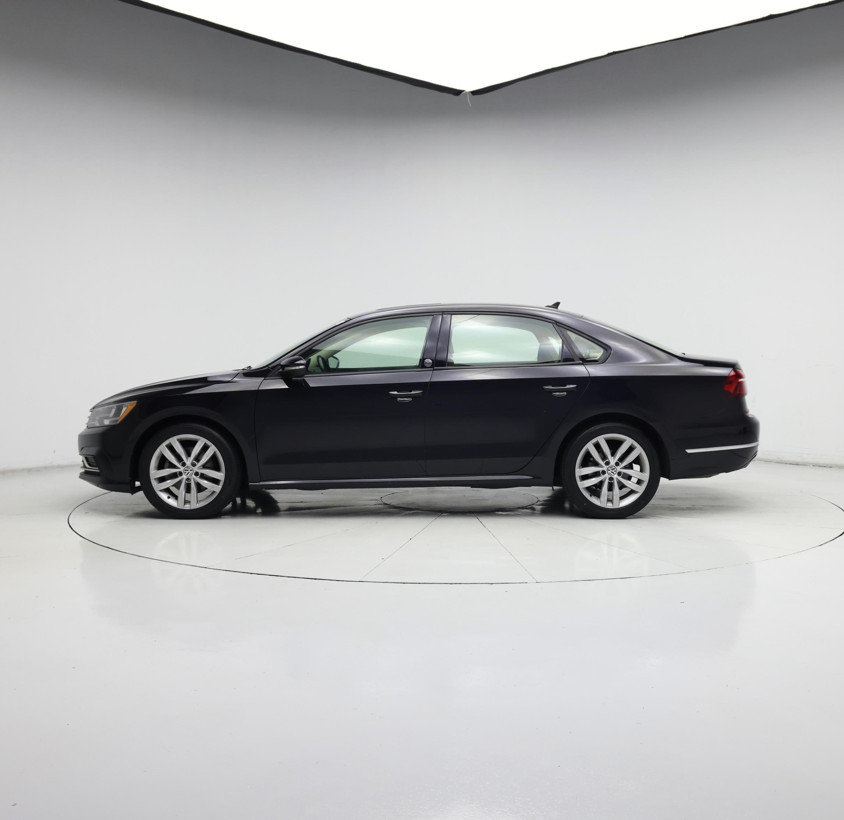 Thumbnail: 2019 Volkswagen Passat - 3