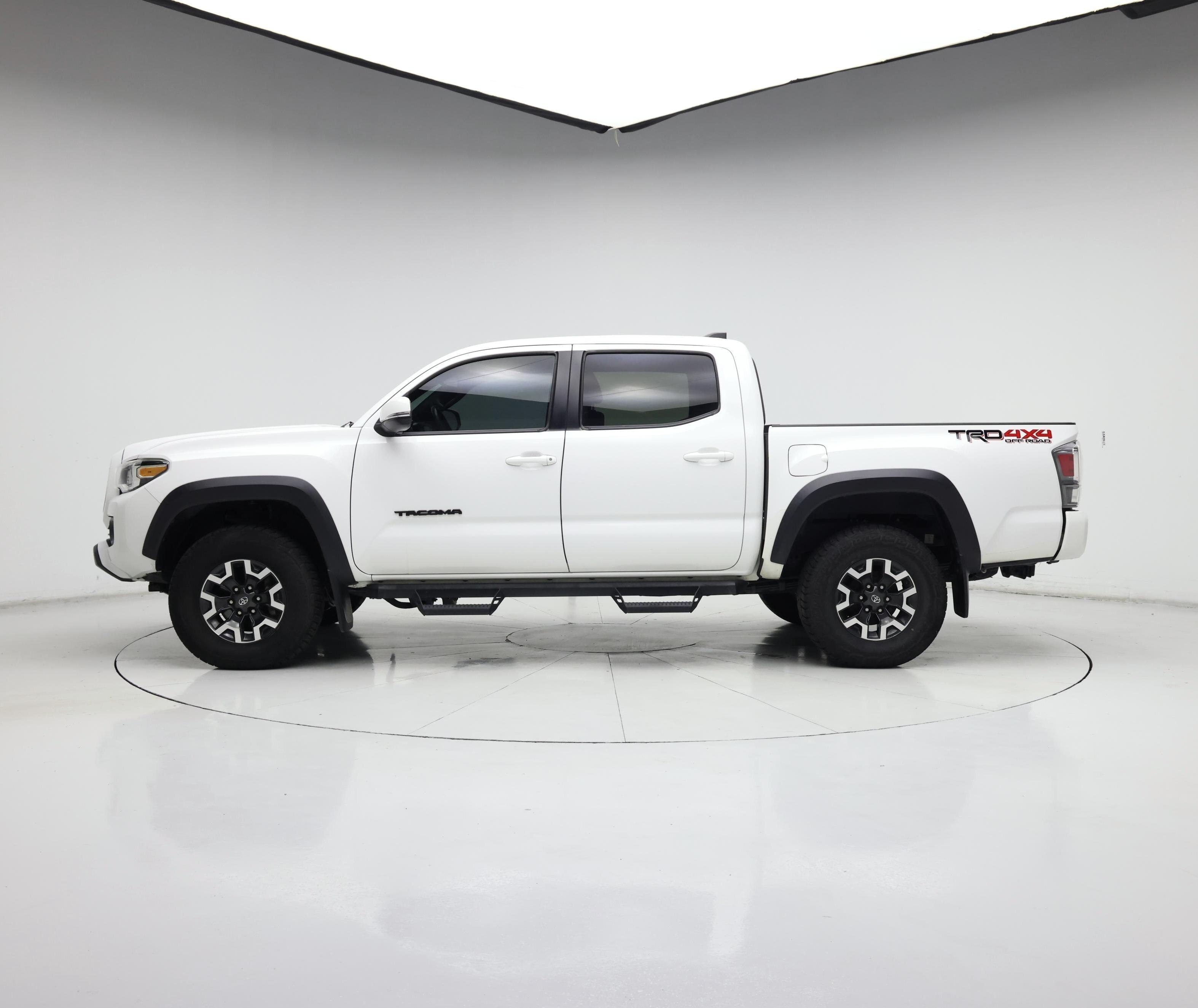 Thumbnail: 2020 Toyota Tacoma - 3
