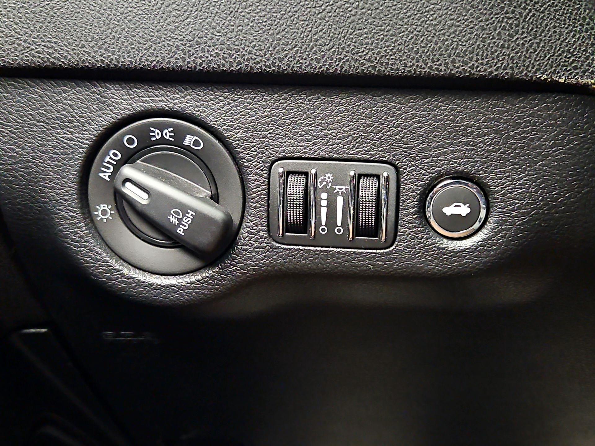 Thumbnail: 2018 Dodge Charger - 13