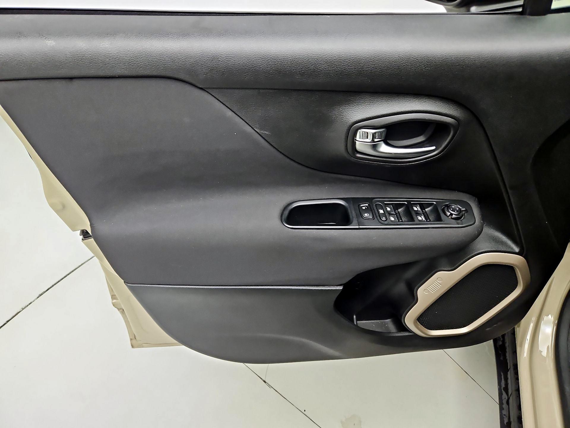 Thumbnail: 2015 Jeep Renegade - 12