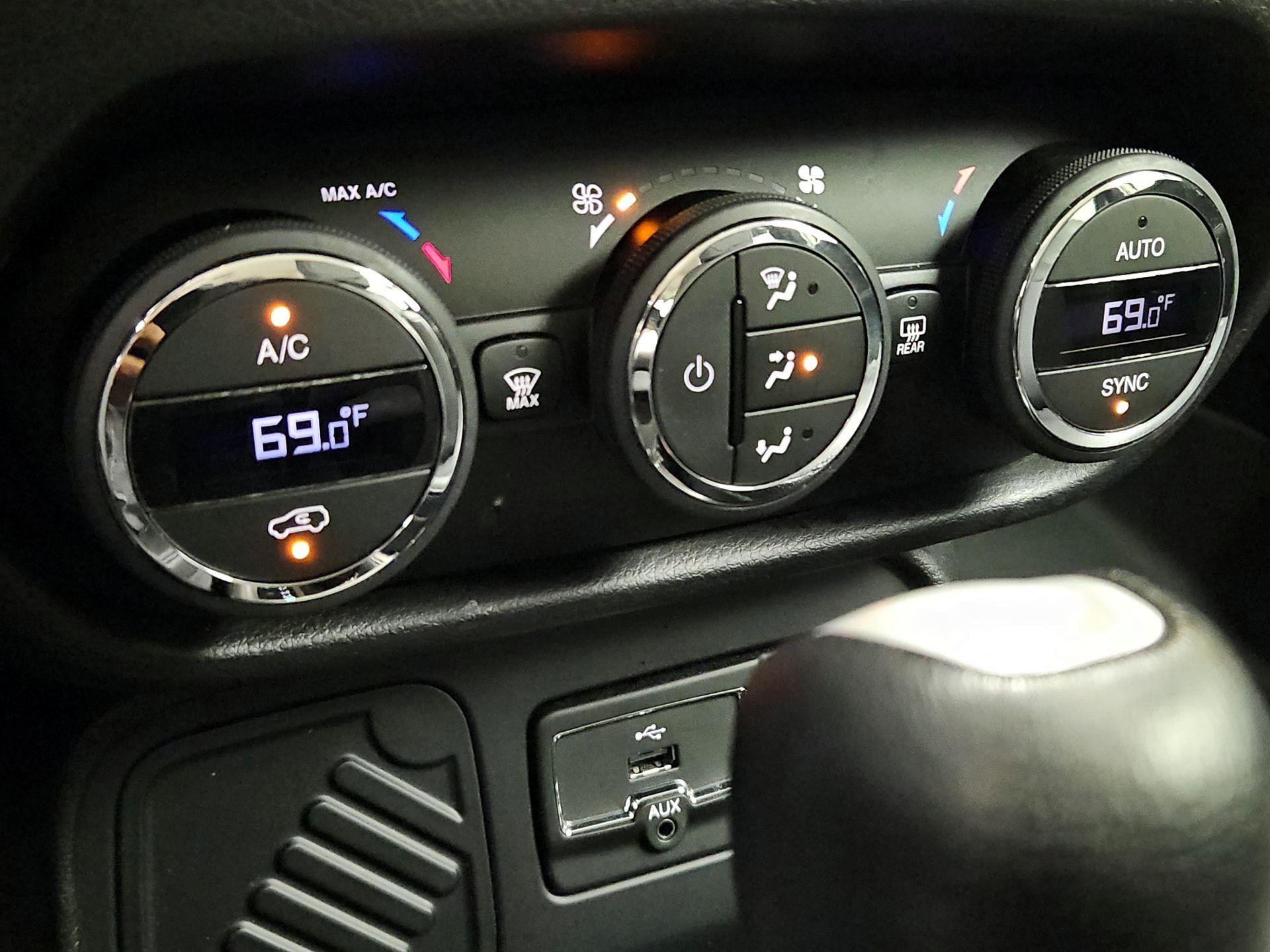 Thumbnail: 2015 Jeep Renegade - 16