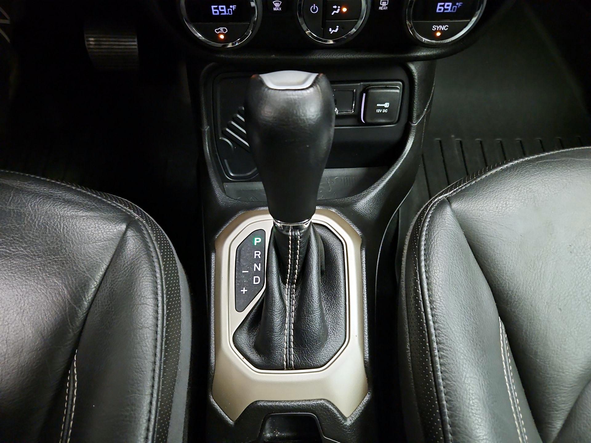 Thumbnail: 2015 Jeep Renegade - 17